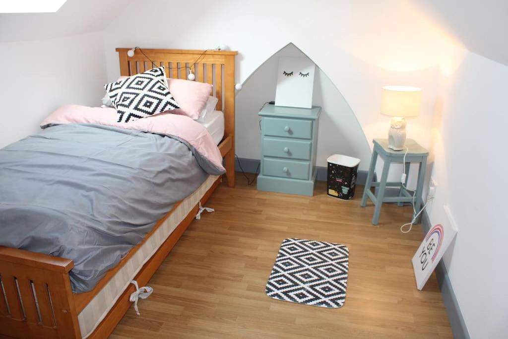 Cosy 3 bedroom house close to beach view 4