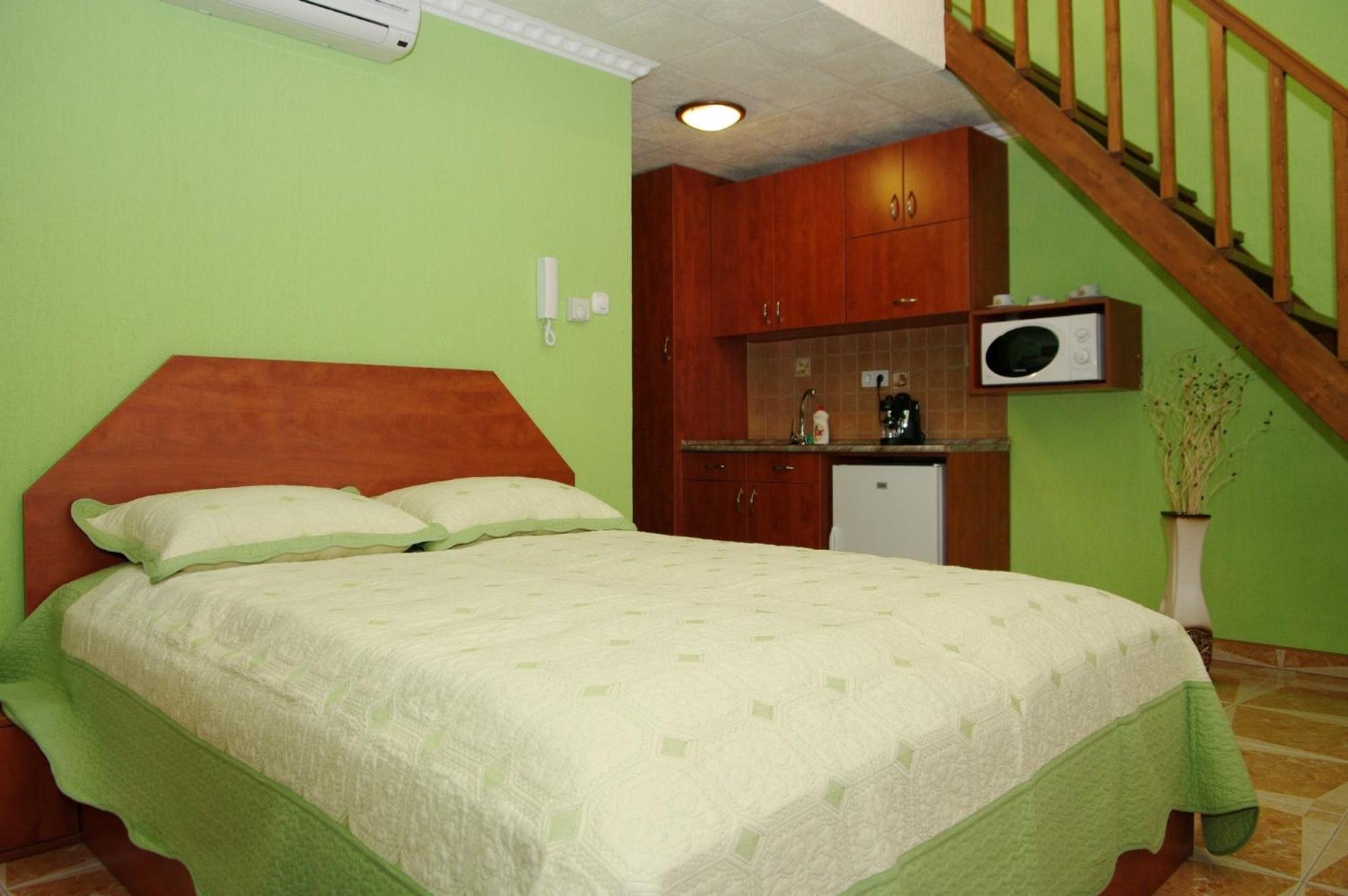 Nefelejcs Apartman view 5