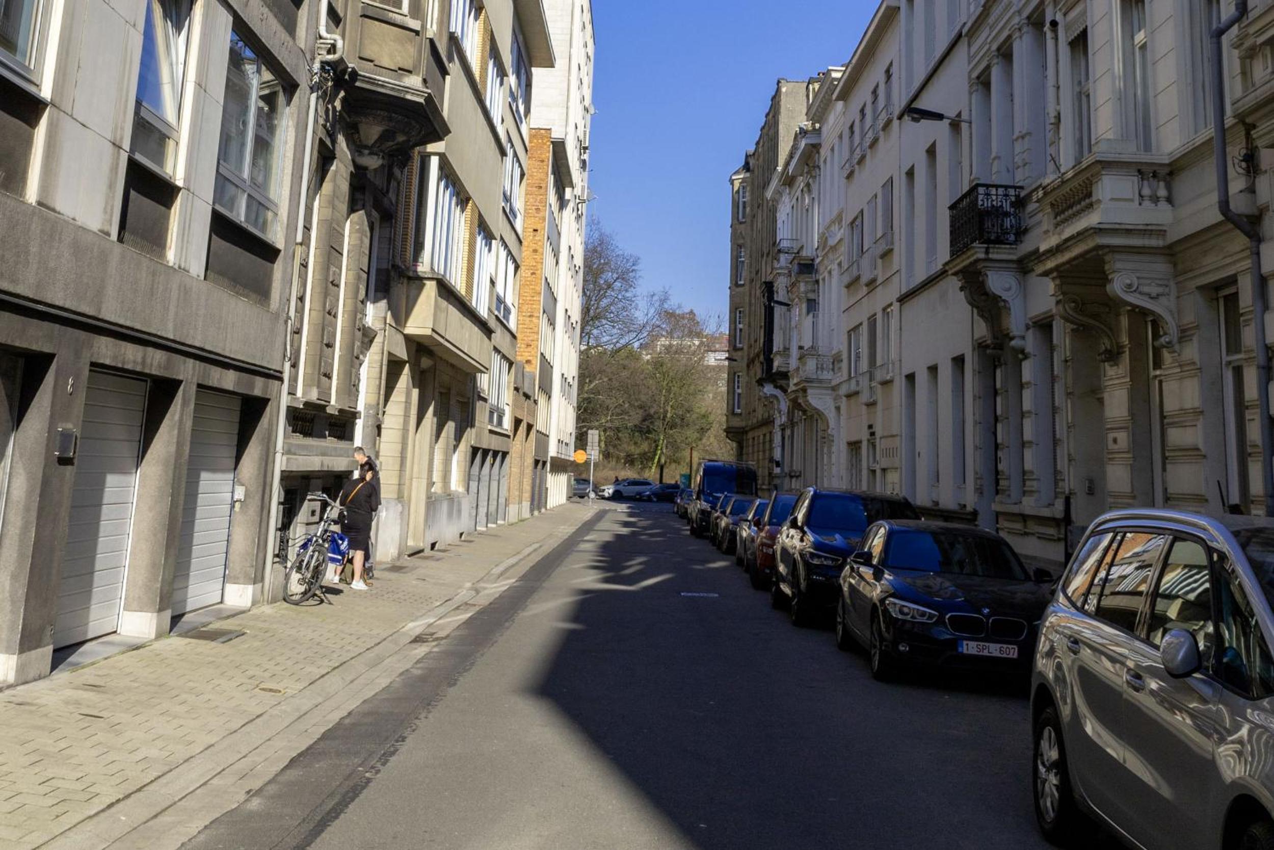 OneLuxStay near Diamond District