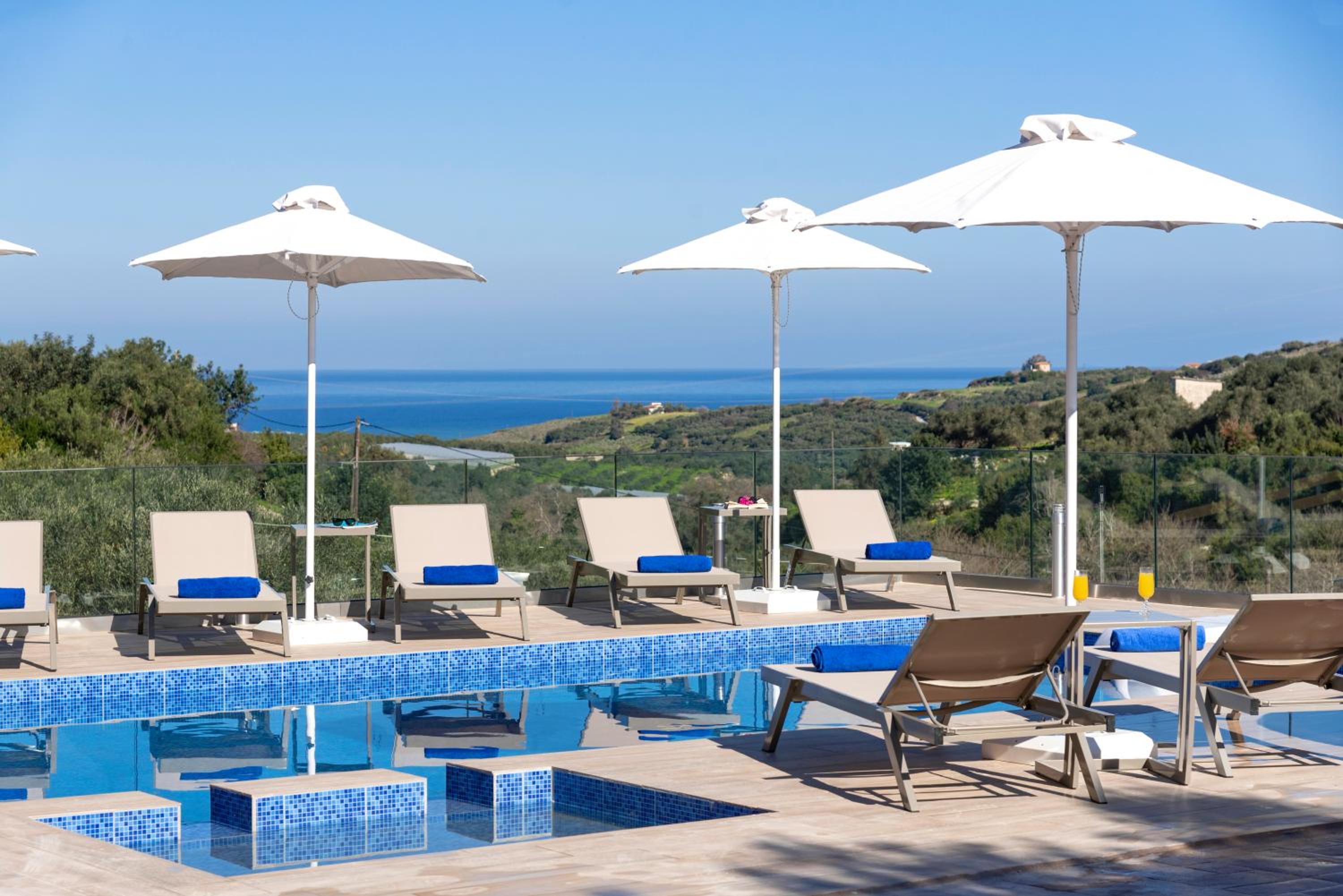 Etesians Villa, Heated Pool & Spa Whirlpool, BBQ, By ThinkVilla — photo 4
