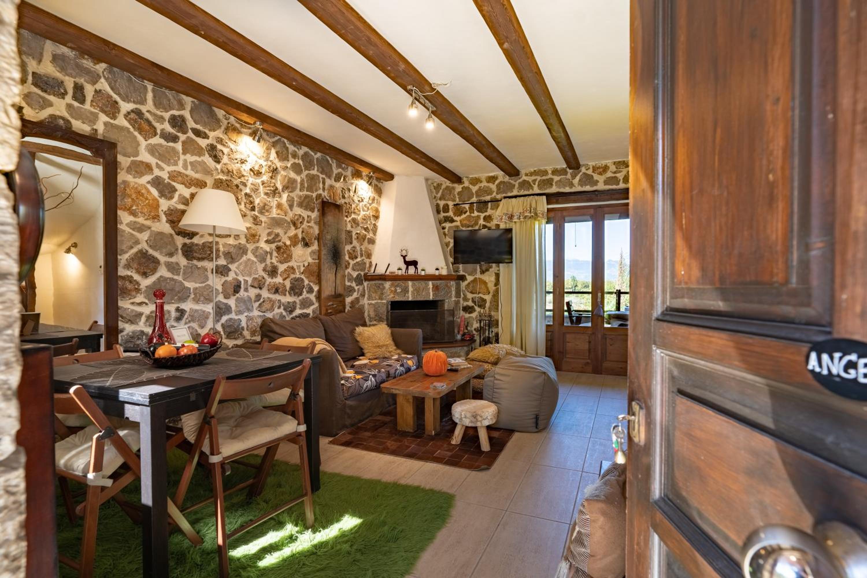 Angel House Greystone Villa Polydrossos