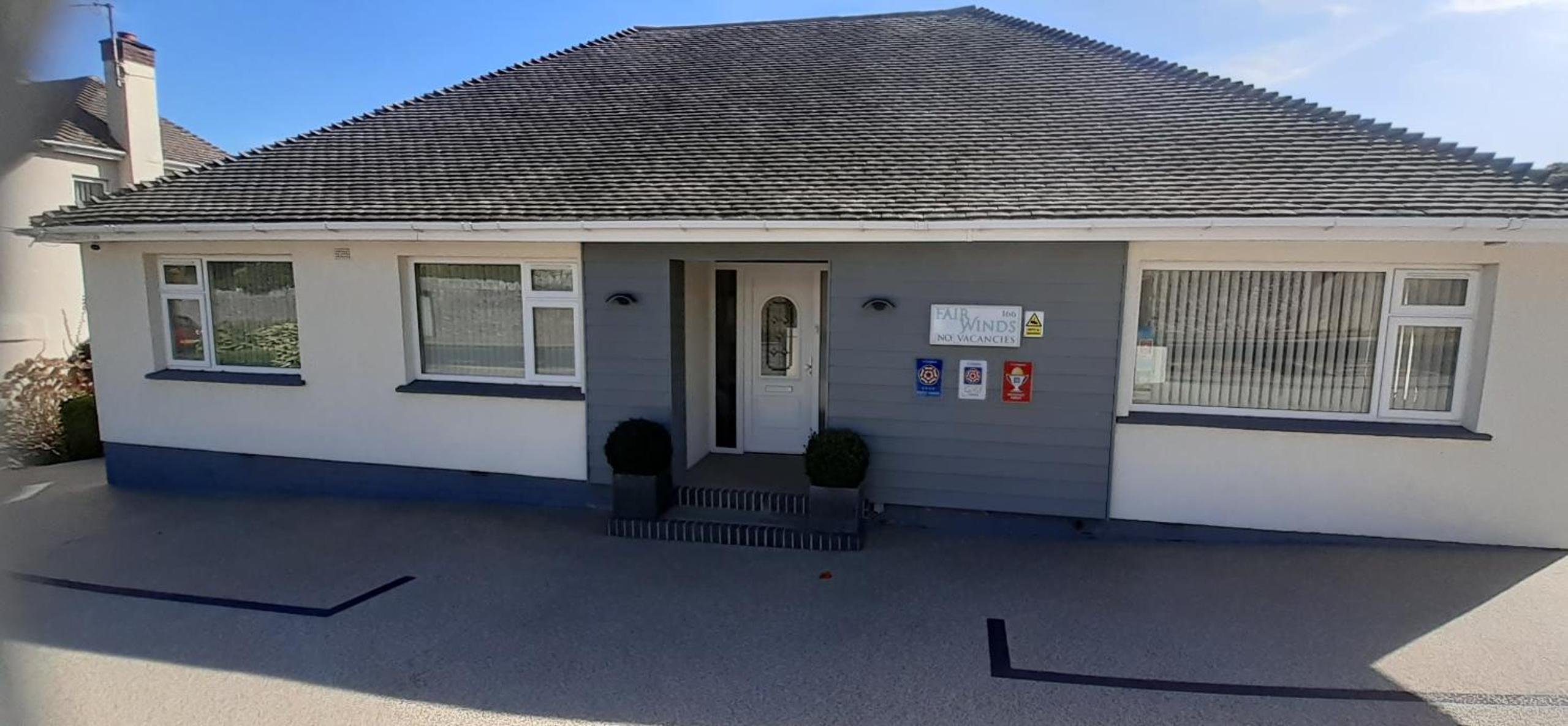 Hotel Fair Winds Guest House - Image 1