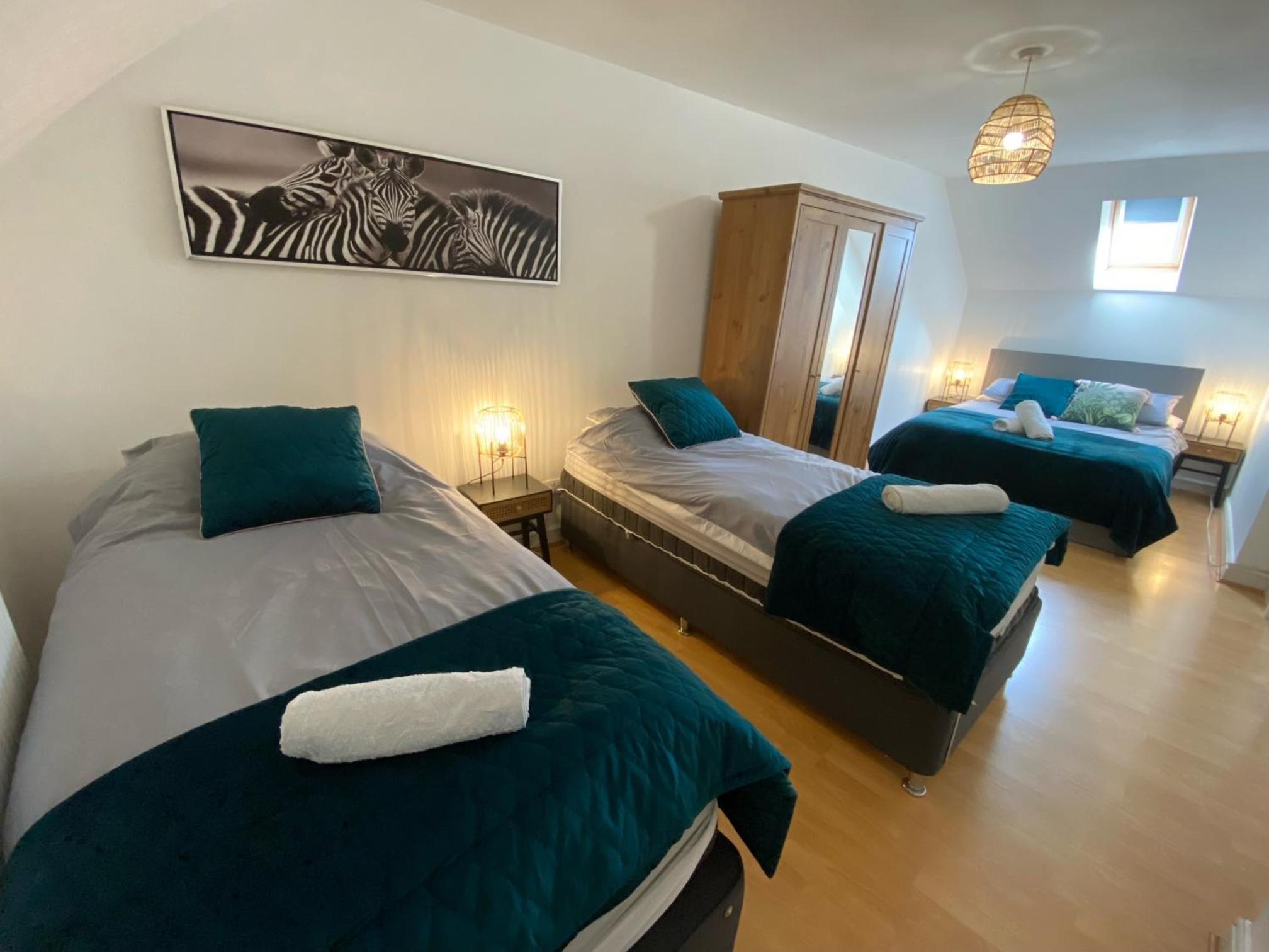 Modern Spacious Flat In Ipswich - Sleeps 6 - Parking view 3