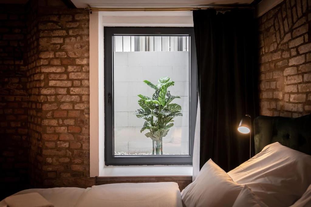 Brick & Beam Loft Duplex -30sqm- near Antonplatz