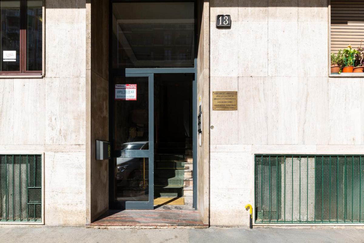 Biancospini 13 - Flower District
