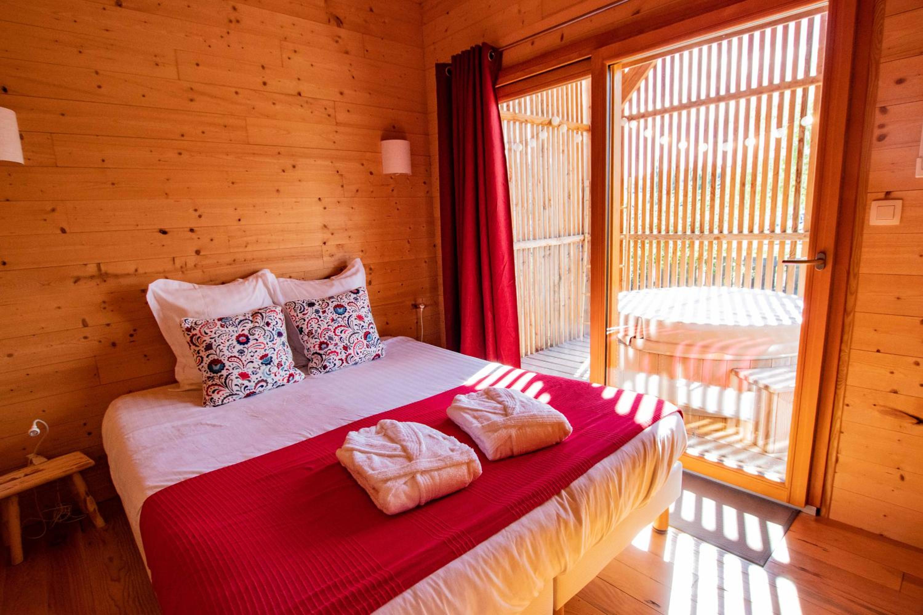Les Lodges de la ViaRhôna / cabane-spa view 2