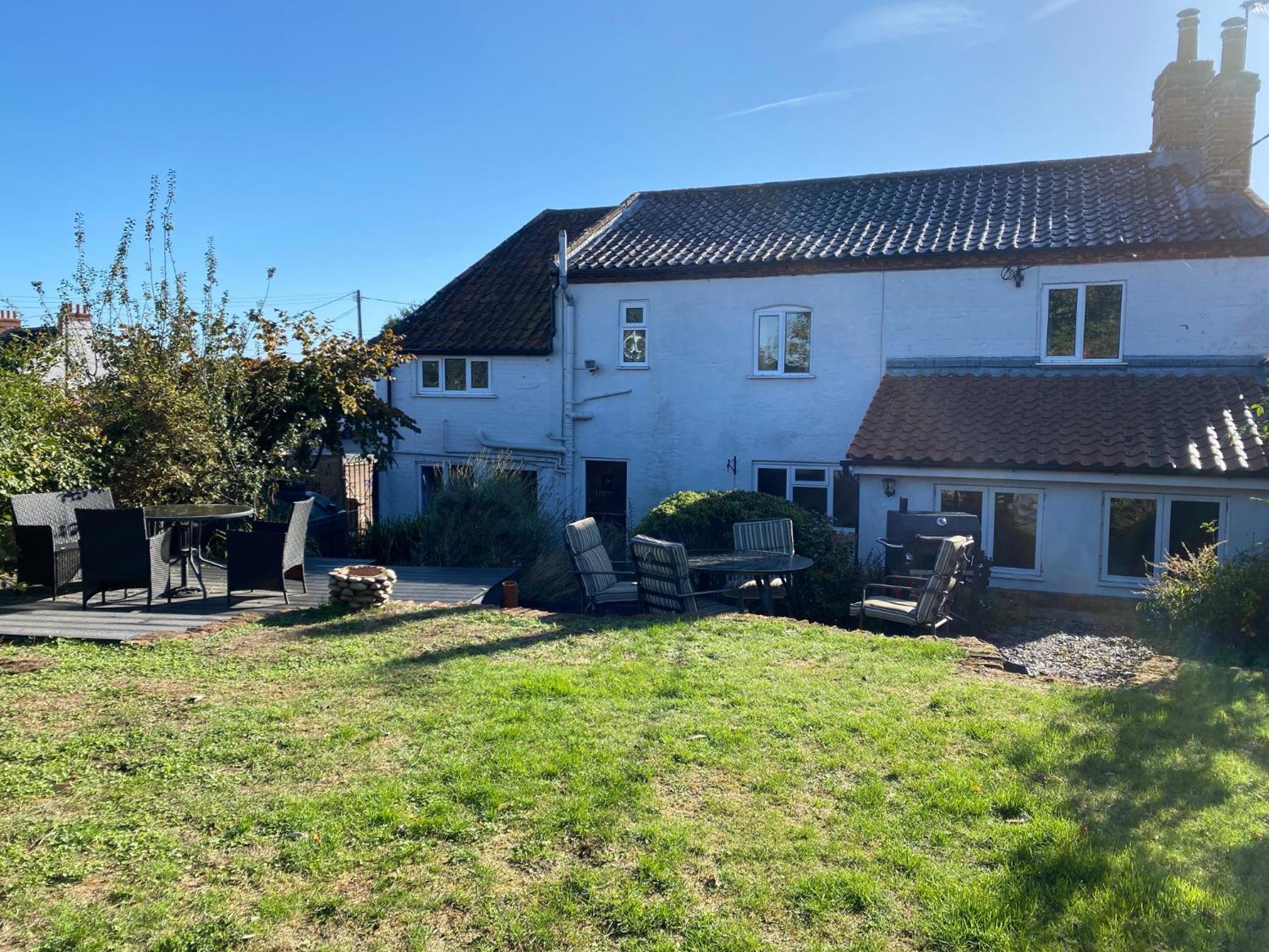 Carlton Cottage Country Retreat - Perfect for Ipswich - Aldeburgh - Southwold - Thorpeness - Sizewell B - Sizewell C - Sleeps 13 view 5