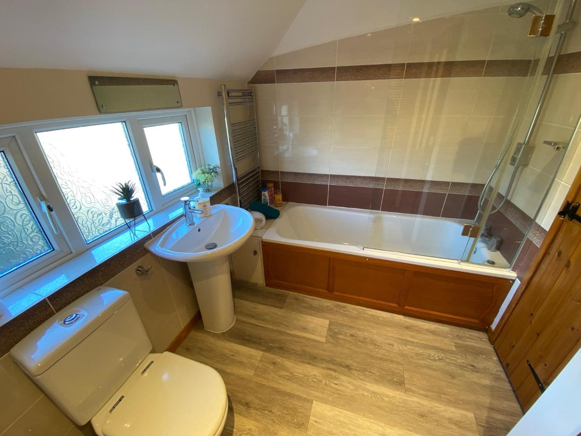 Carlton Cottage Country Retreat - Perfect for Ipswich - Aldeburgh - Southwold - Thorpeness - Sizewell B - Sizewell C - Sleeps 13 view 2