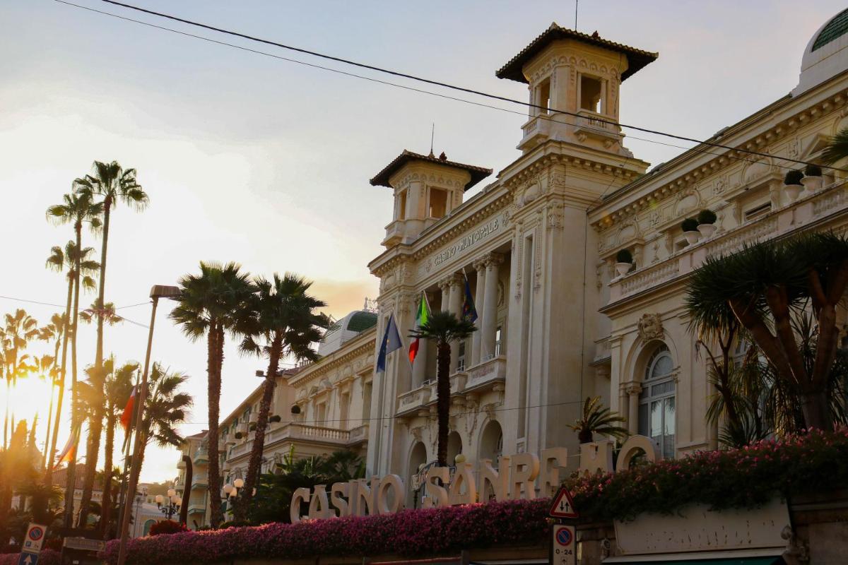 H11 [SANREMO CASINÒ] - Centro - Parcheggio view 5