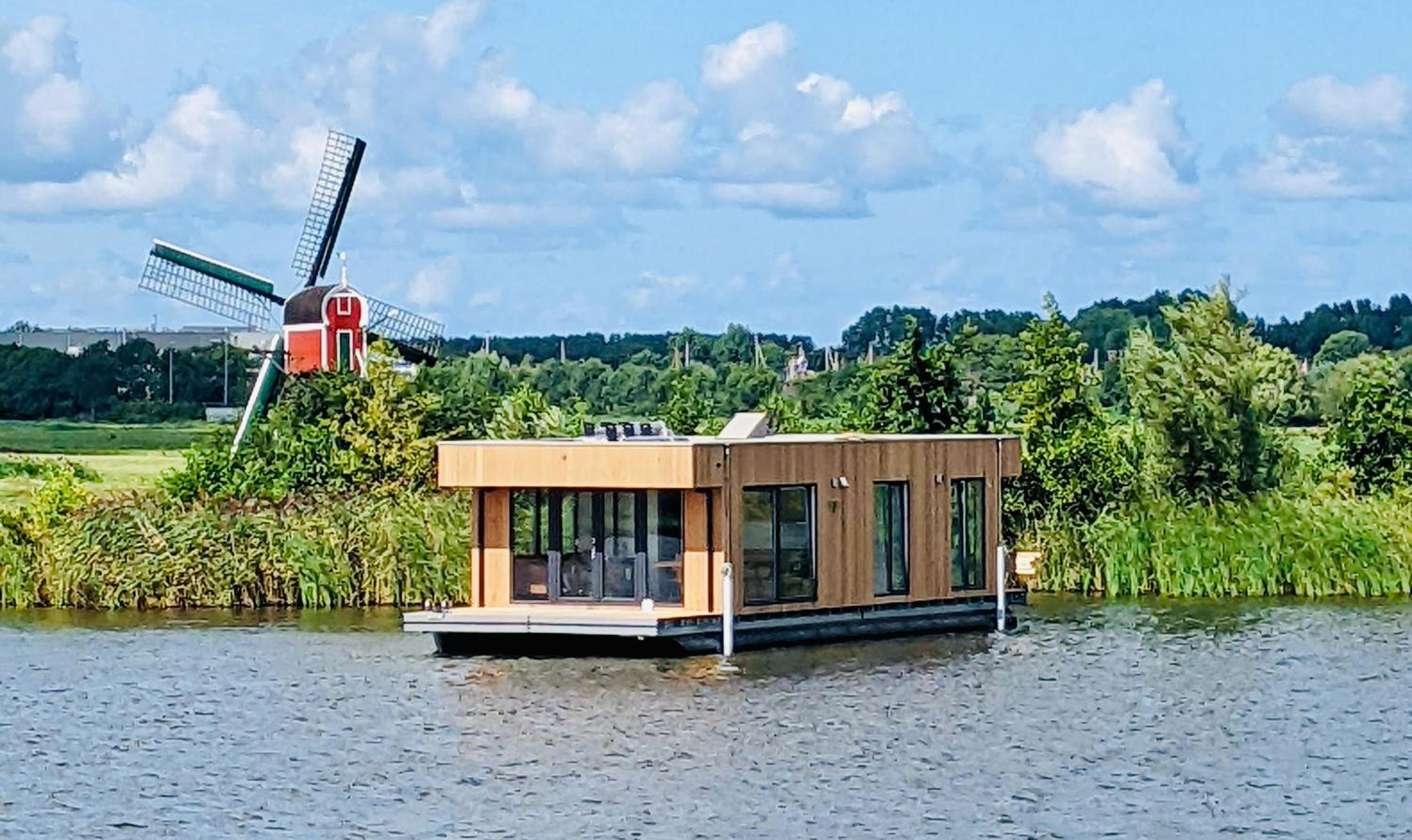 Houseboat 
