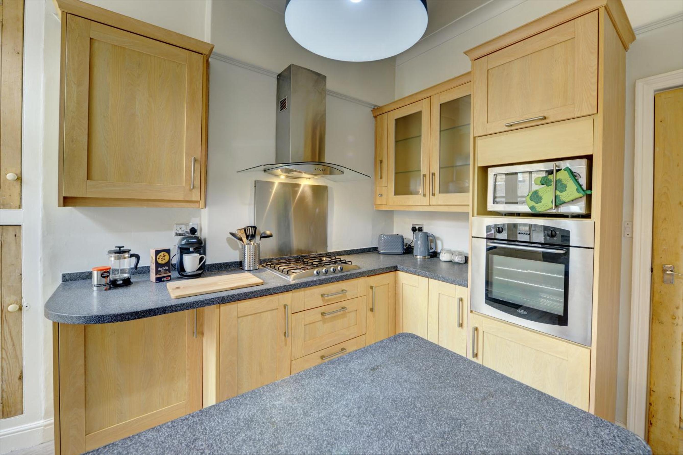 Stylish 2 Bedroom Maisonette With Parking view 4