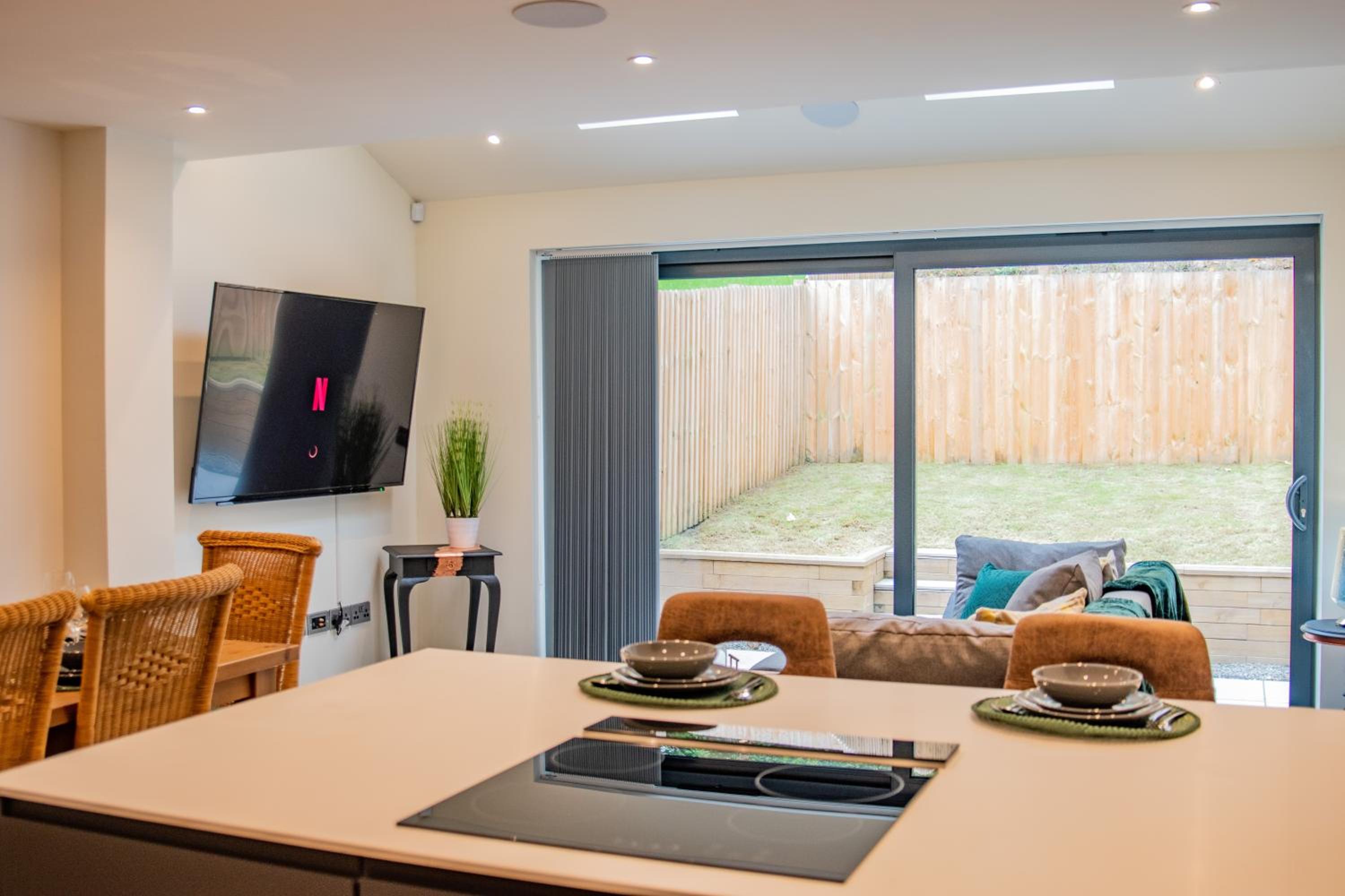 BV Comfy Spacious 3 Bedroom TownHouse At One Cliff Oak Leeds Perfect For Contractors view 4