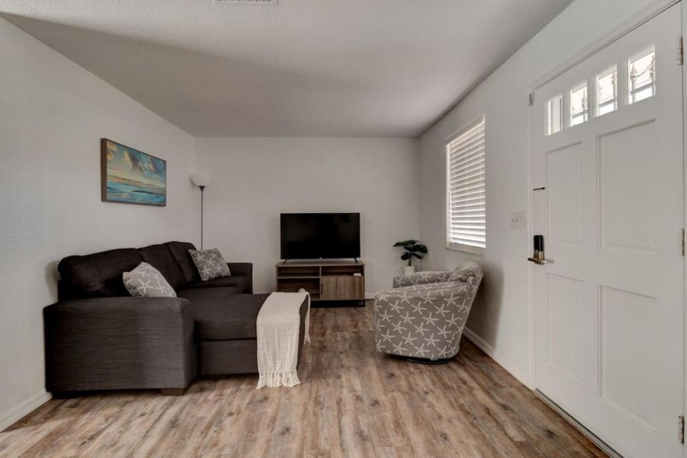 Coquina Cabana with fenced yard and adorable decor