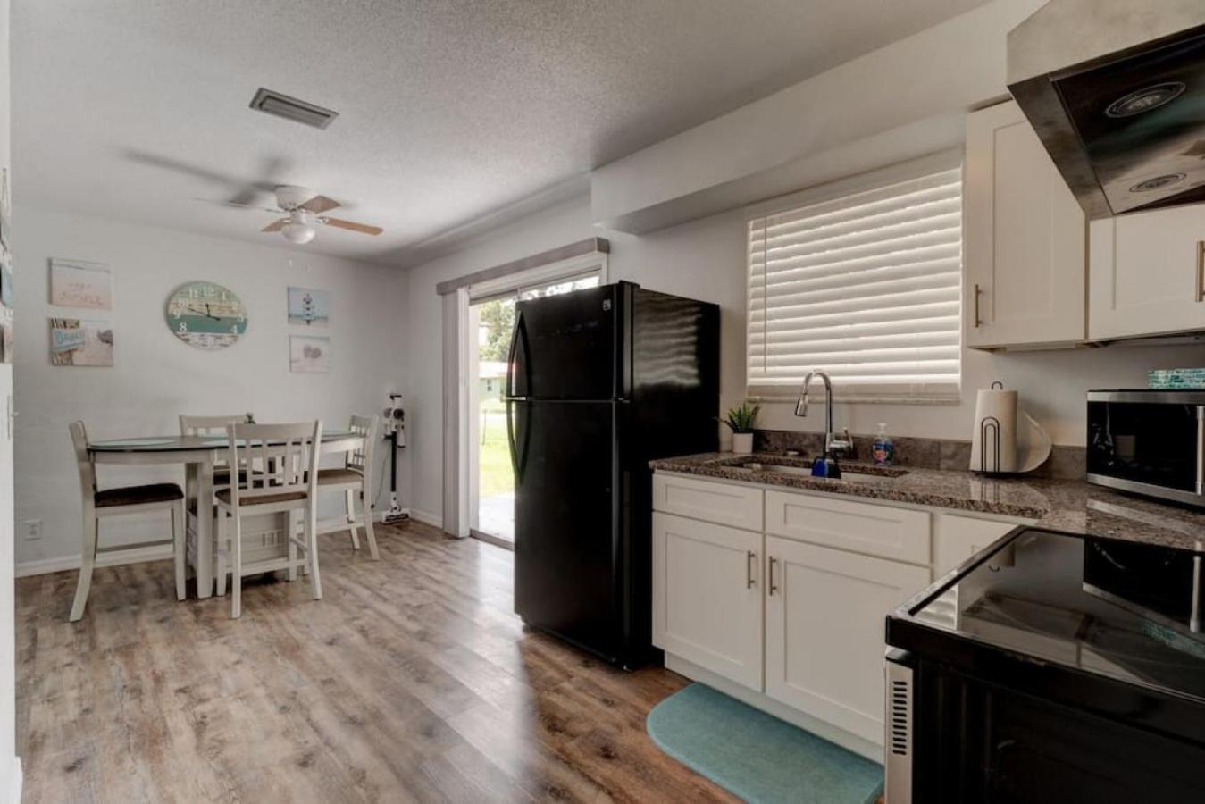Coquina Cabana with fenced yard and adorable decor