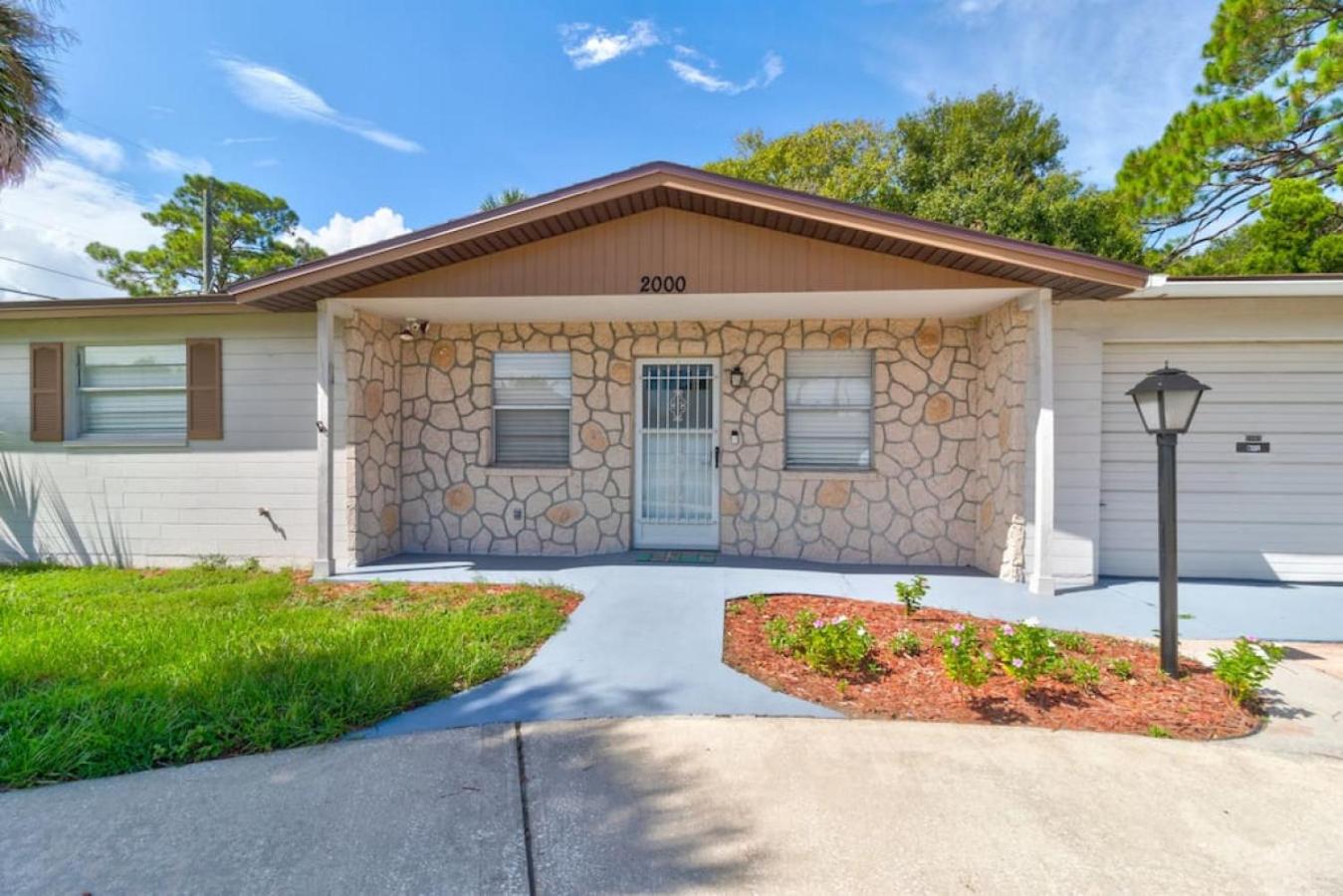 Coquina Cabana with fenced yard and adorable decor
