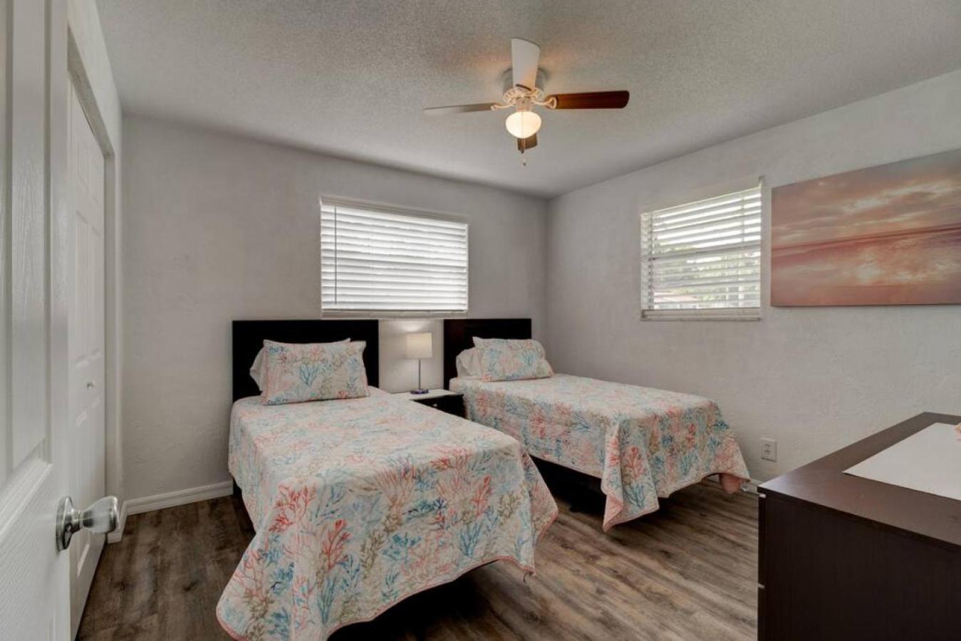 Coquina Cabana with fenced yard and adorable decor