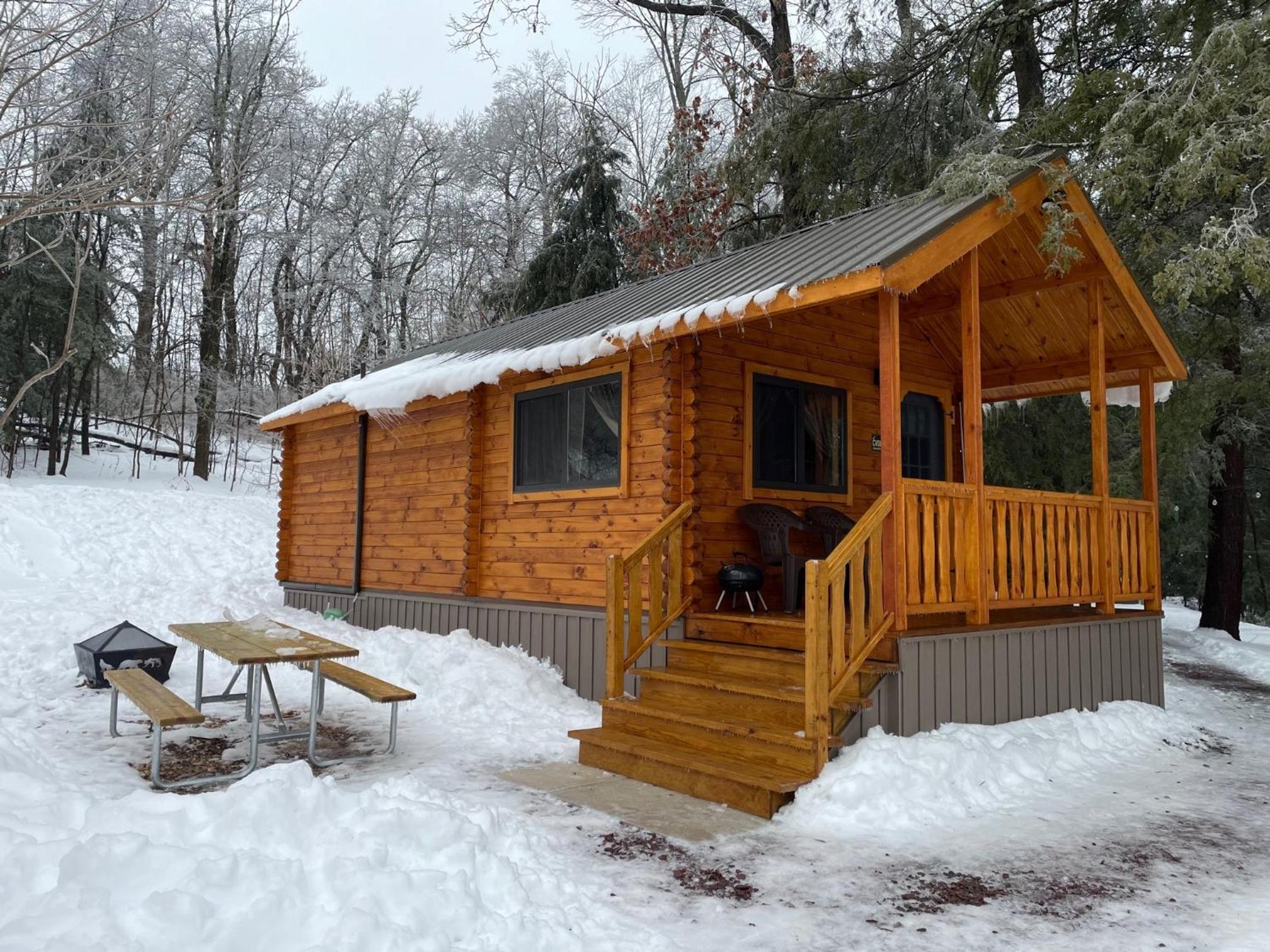 Lakewood Park Campground - Luxury Cabin