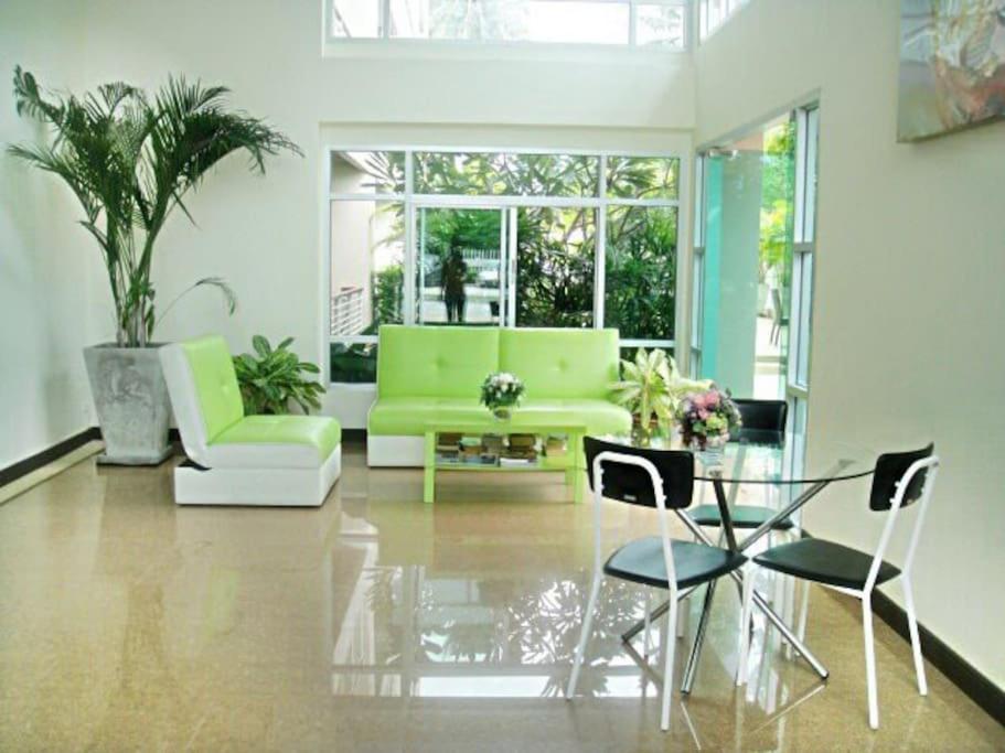 Flame Tree Residence , City Center & Close to Beach Cozy Apartment view 3