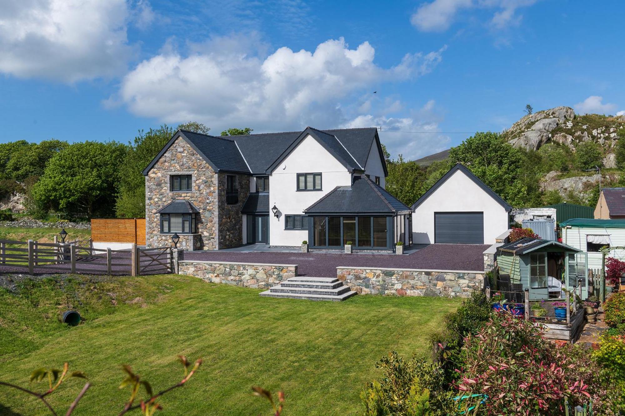Hotel Arlyn, Padarn Lake Viewpoint in Snowdonia - Image 1