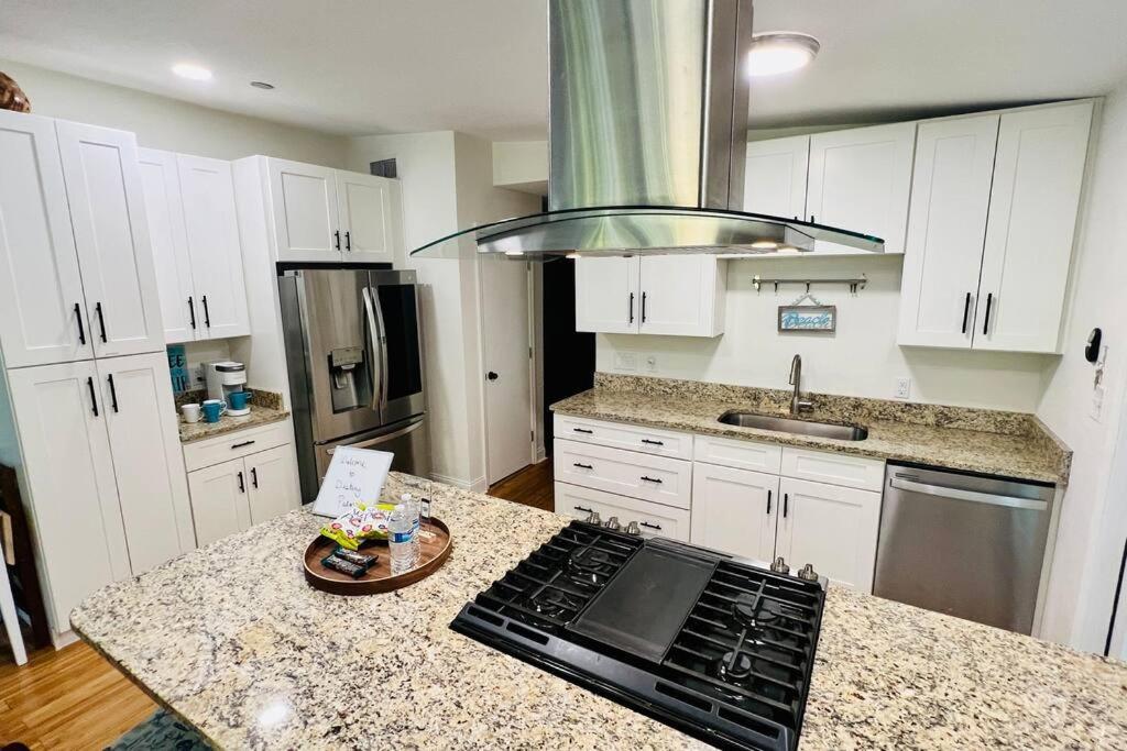 Luxury 2/2 private oasis w/Hot Tub walk to Beach view 2