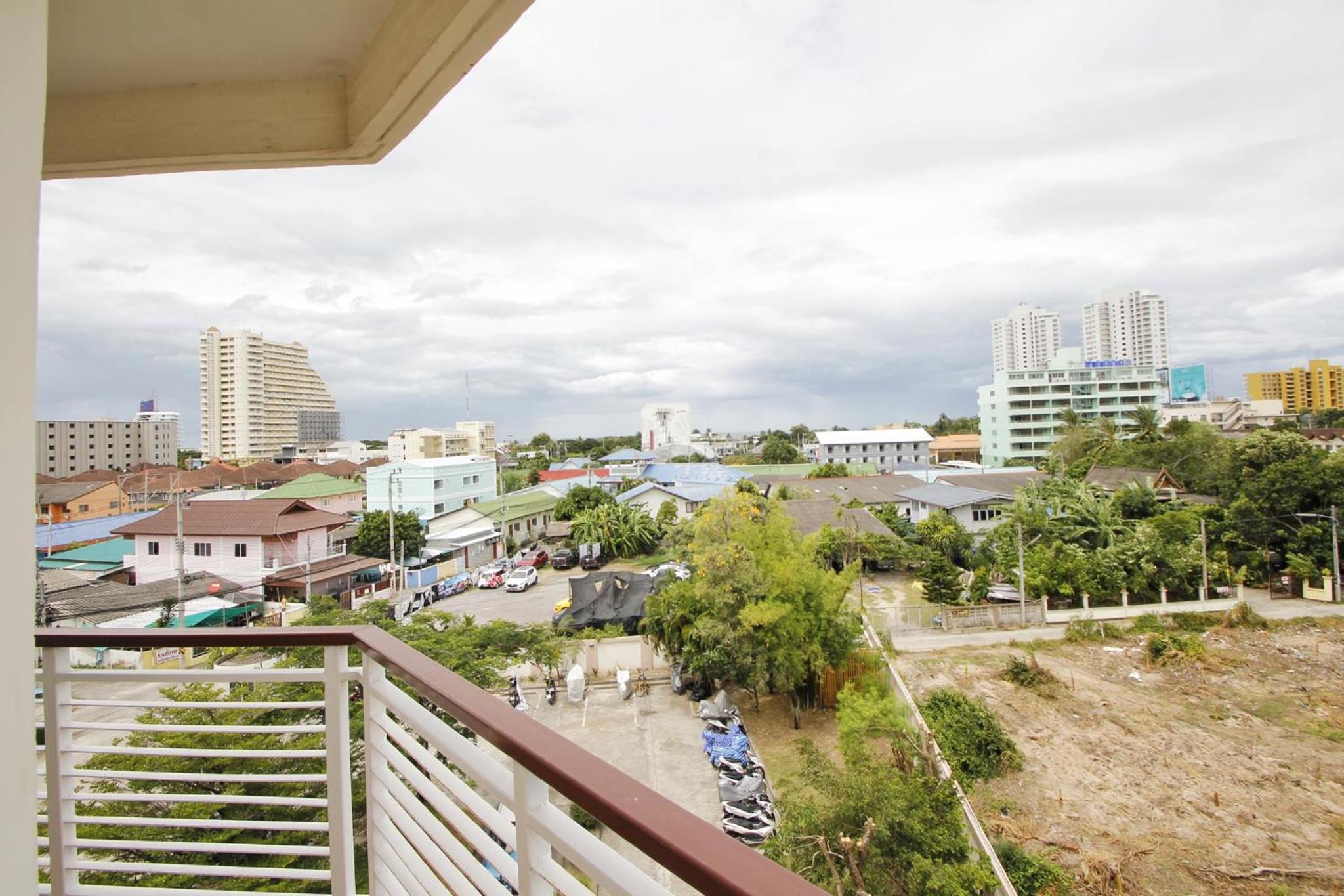 Flame Tree Residence , City Center & Close to Beach Cozy Apartment view 2