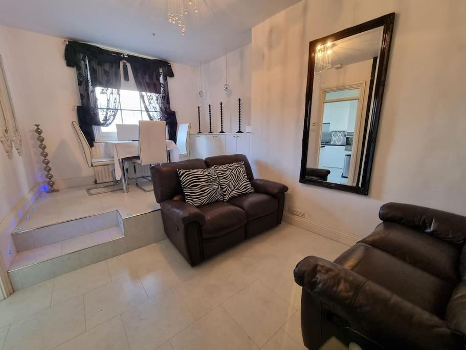 Beautiful apartment in the heart of Rochester view 2