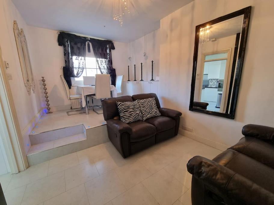Beautiful apartment in the heart of Rochester view 5
