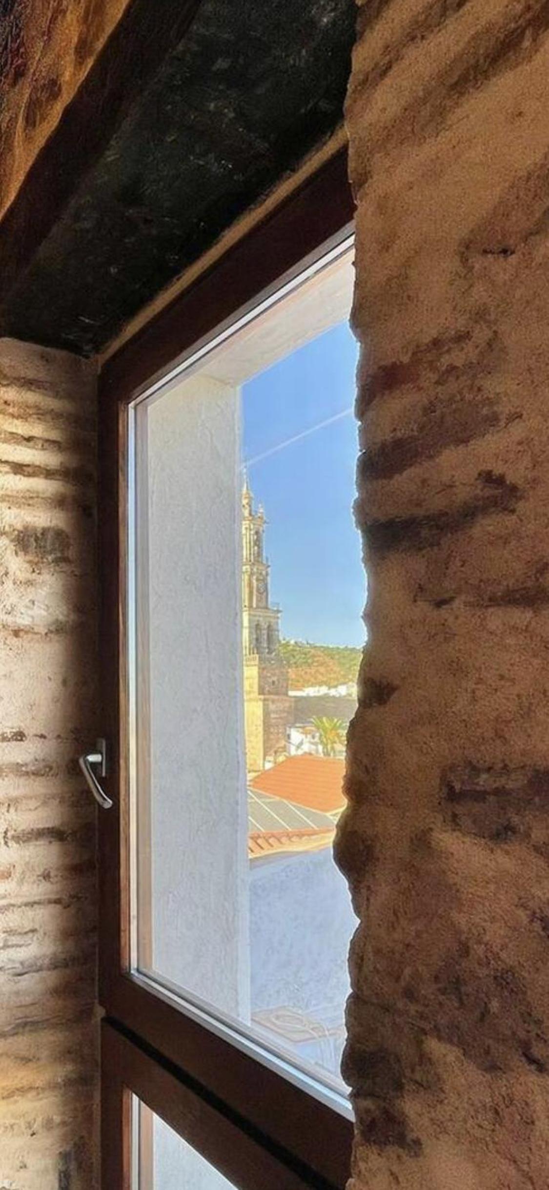 Balcón de la Moreria con leña