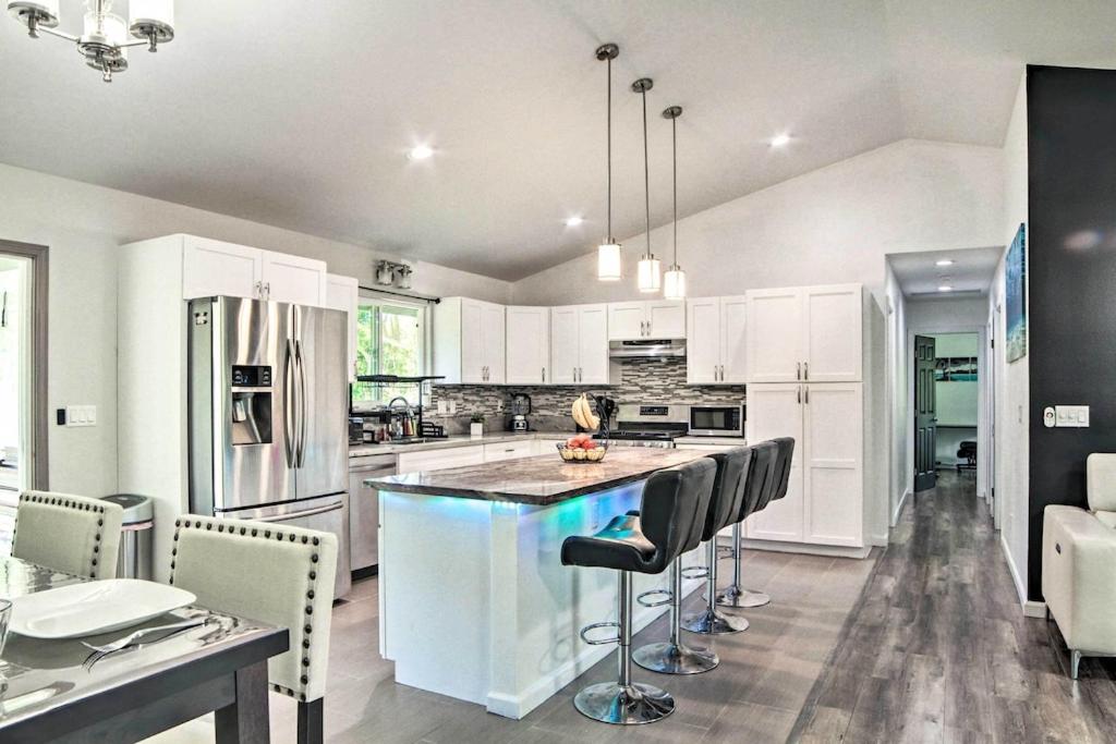 NEW! Luxury Hawaii Getaway: Close to Beach & Ocean view 5