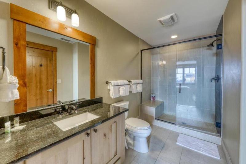Luxury 2 Bedroom Ski In, Ski Out One Ski Hill Residence Located At The Base Of Peak 8 With Outdoor Plaza