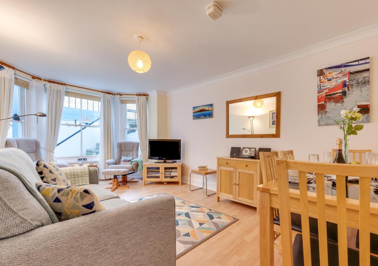 1 Bed in Tenby oc-pw9282