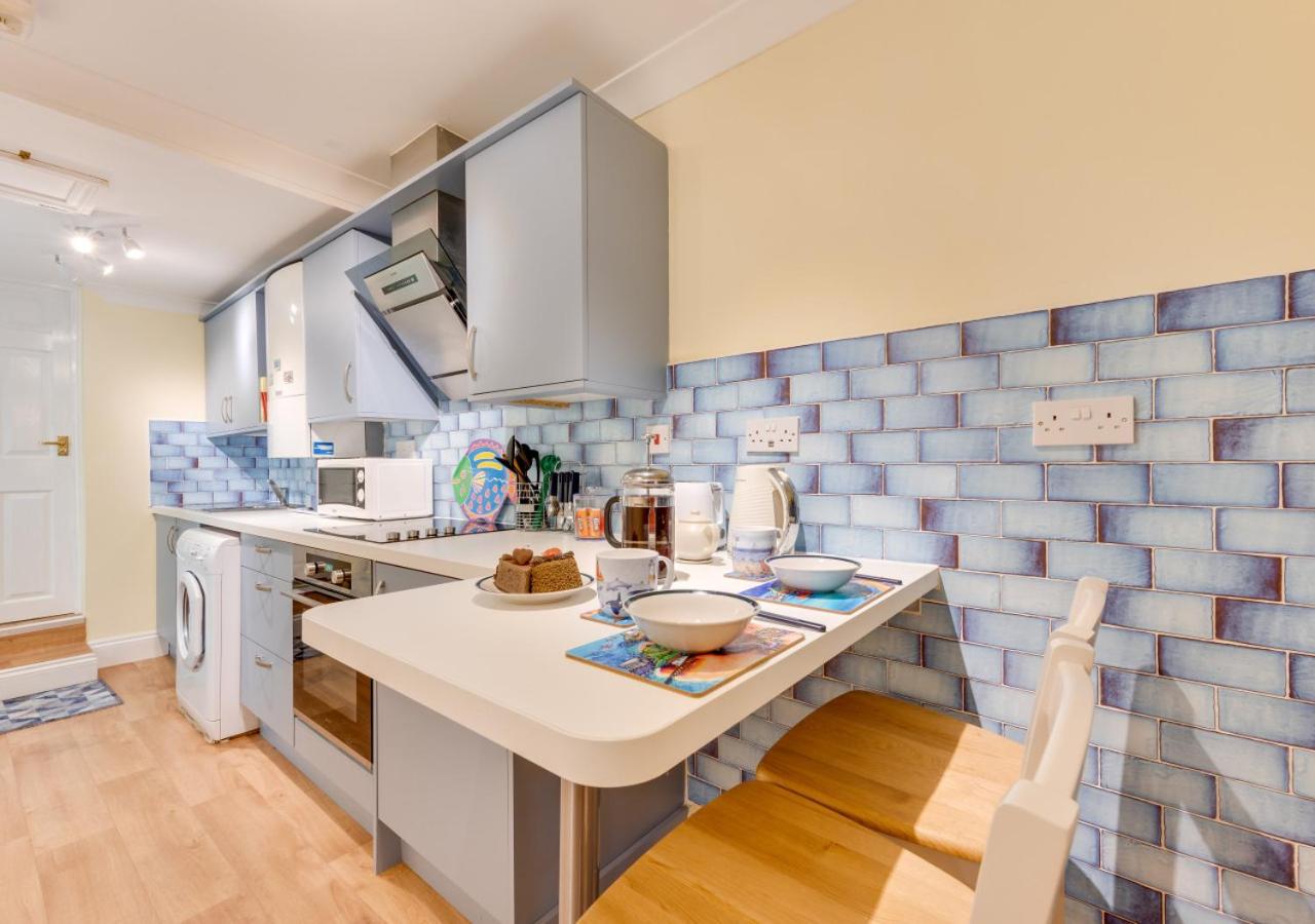 1 Bed in Tenby oc-pw9282