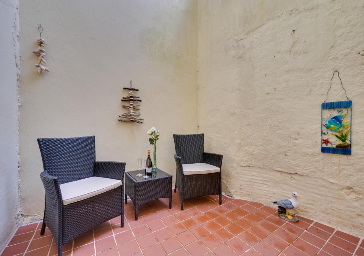 1 Bed in Tenby oc-pw9282