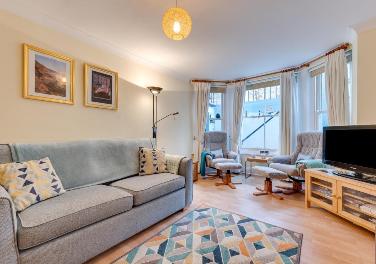 1 Bed in Tenby oc-pw9282