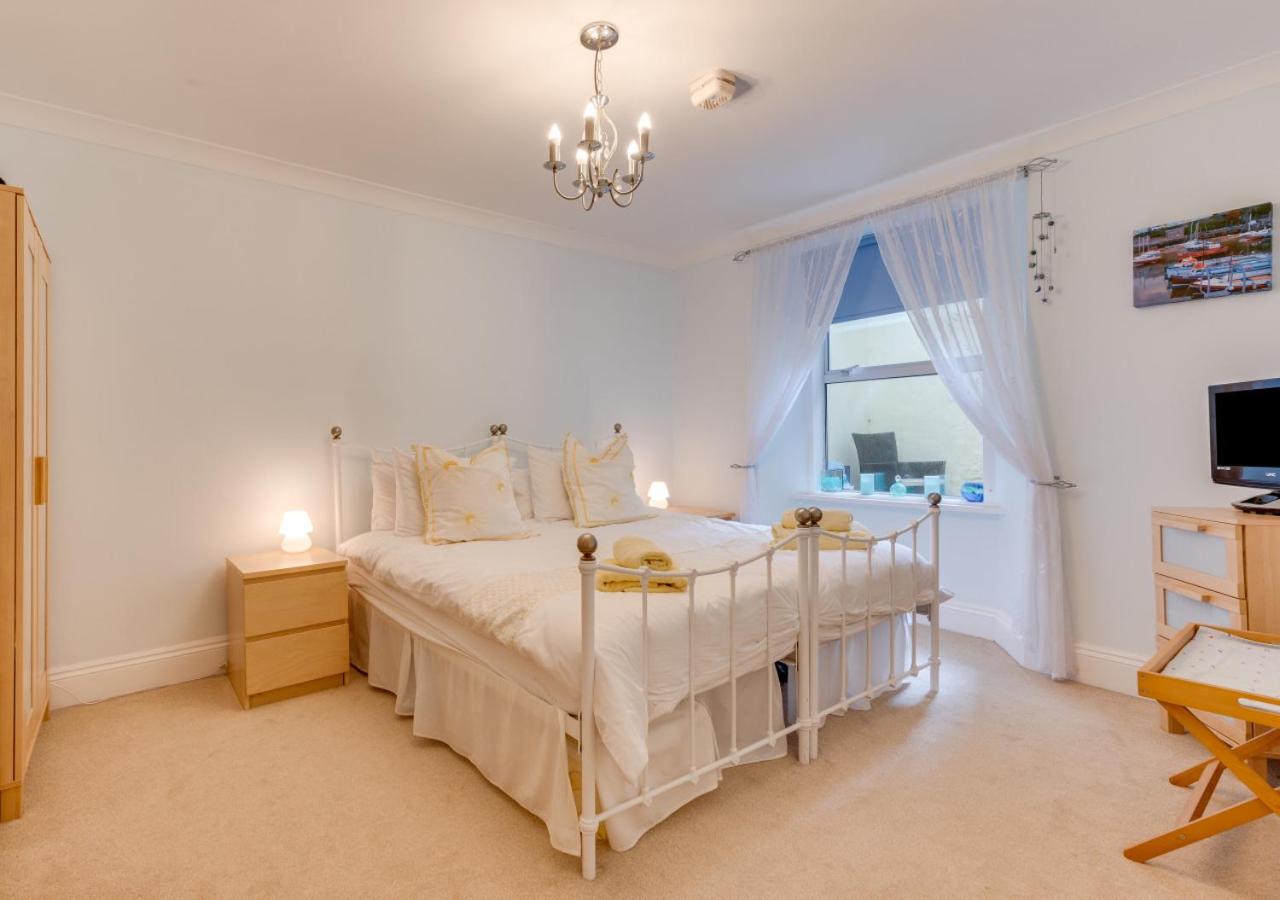 1 Bed in Tenby oc-pw9282