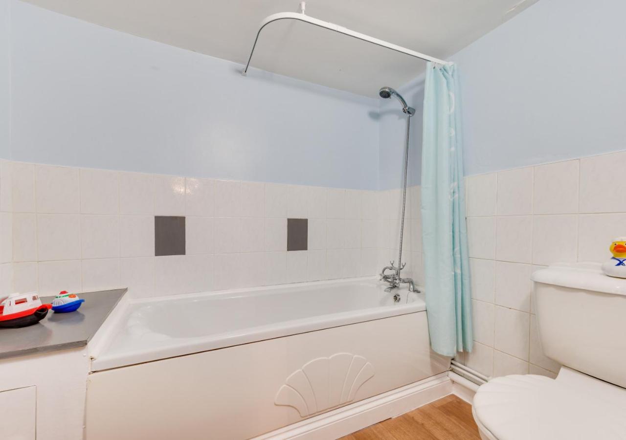 1 Bed in Tenby oc-pw9282