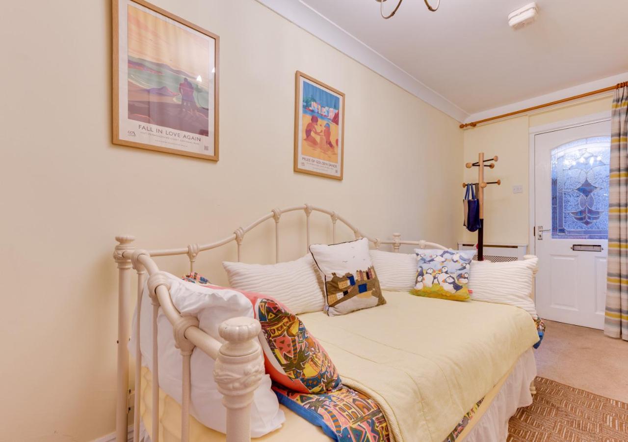 1 Bed in Tenby oc-pw9282