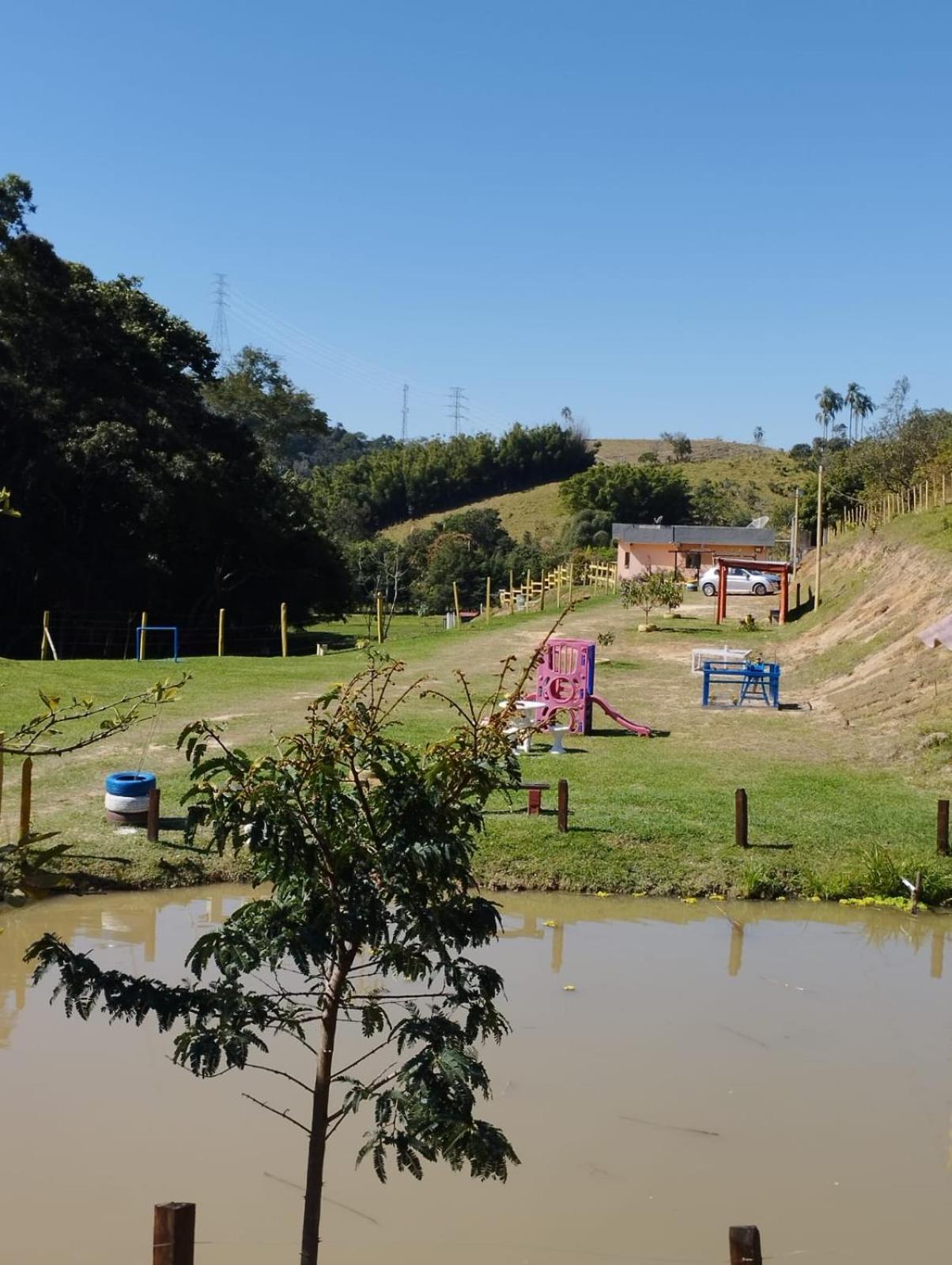 POUSADA PE NA TERRA EM GUARAREMA