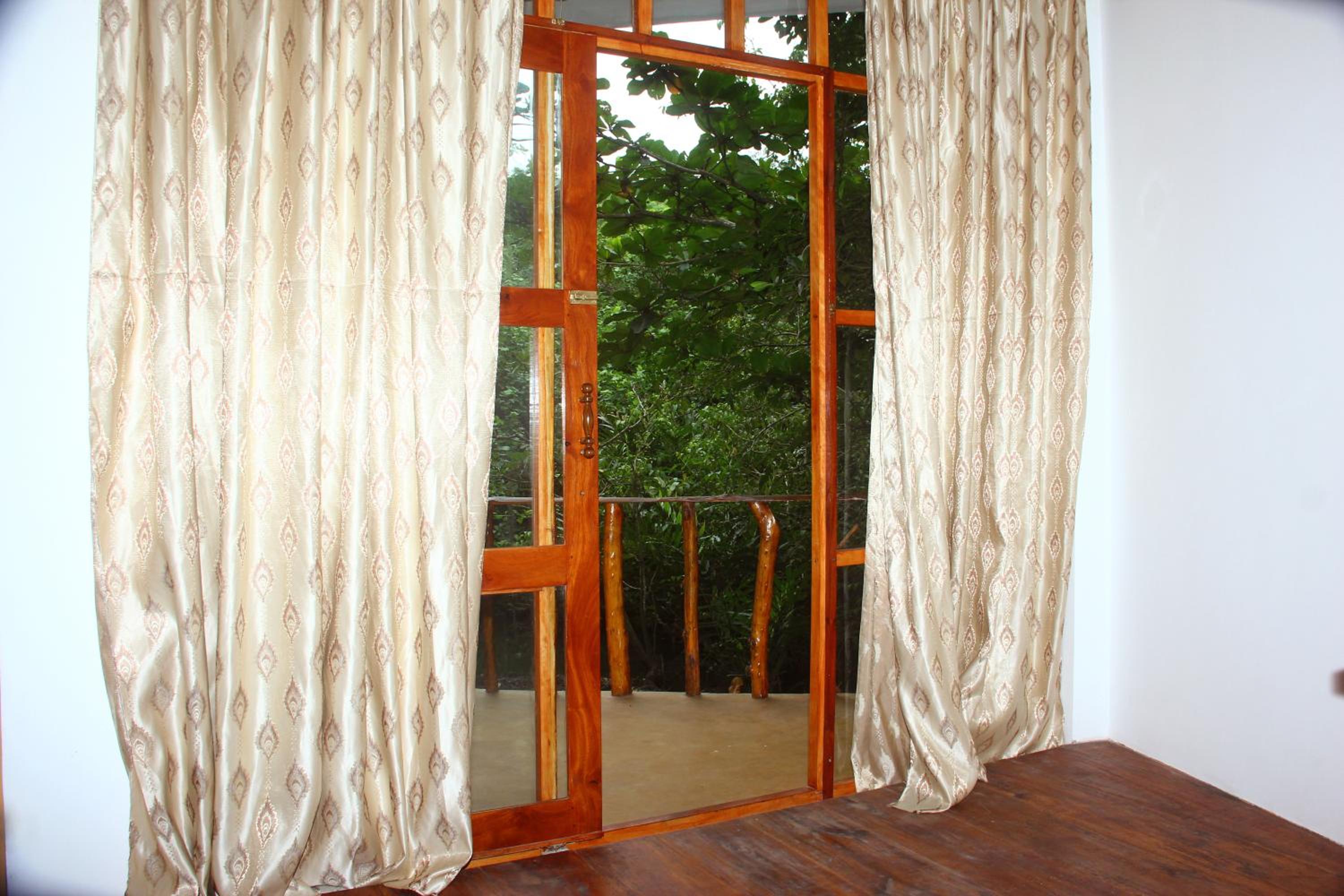 Seasons Four Mini Jungle Cabana