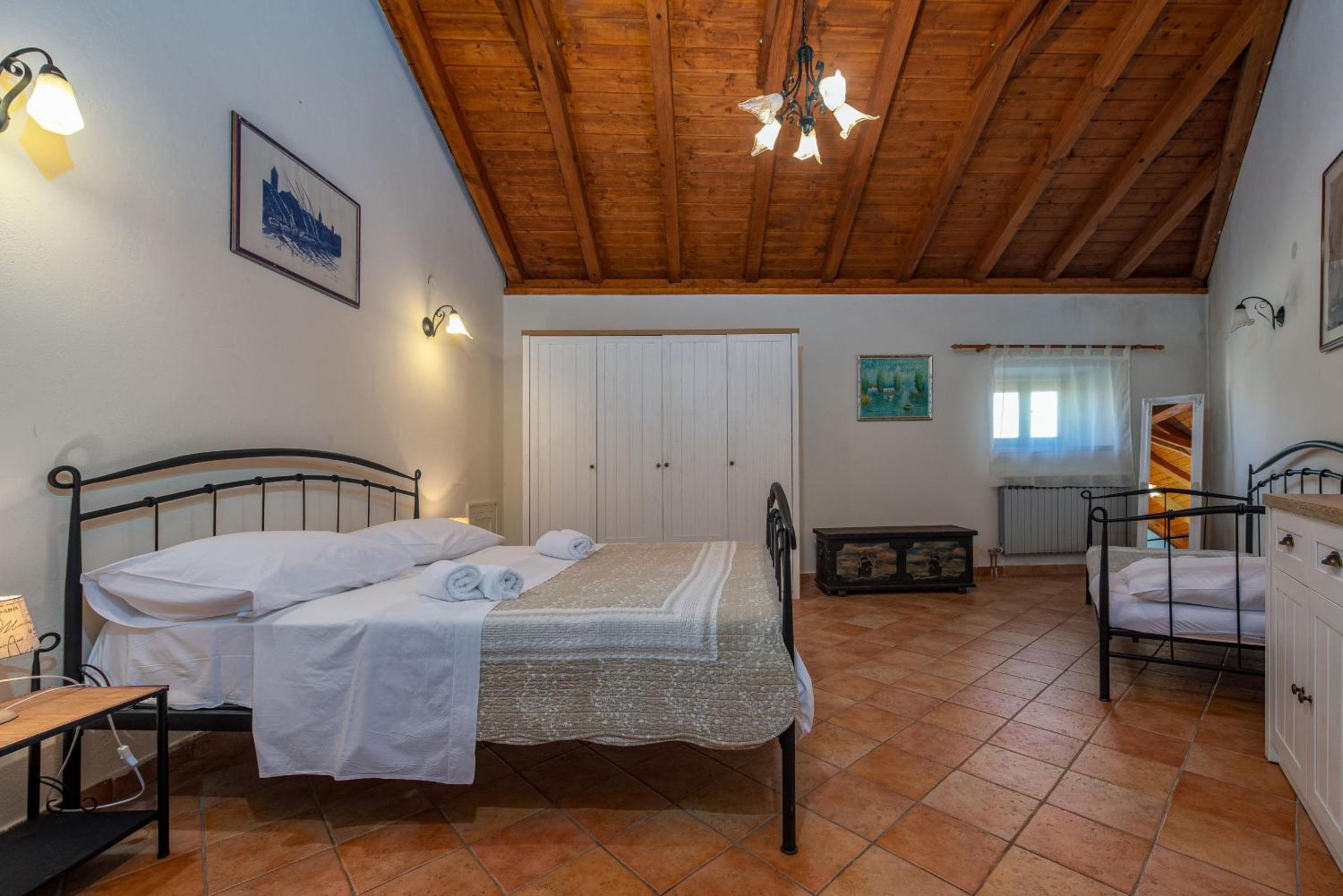 Villa Oak, villa con piscina en Smilčić