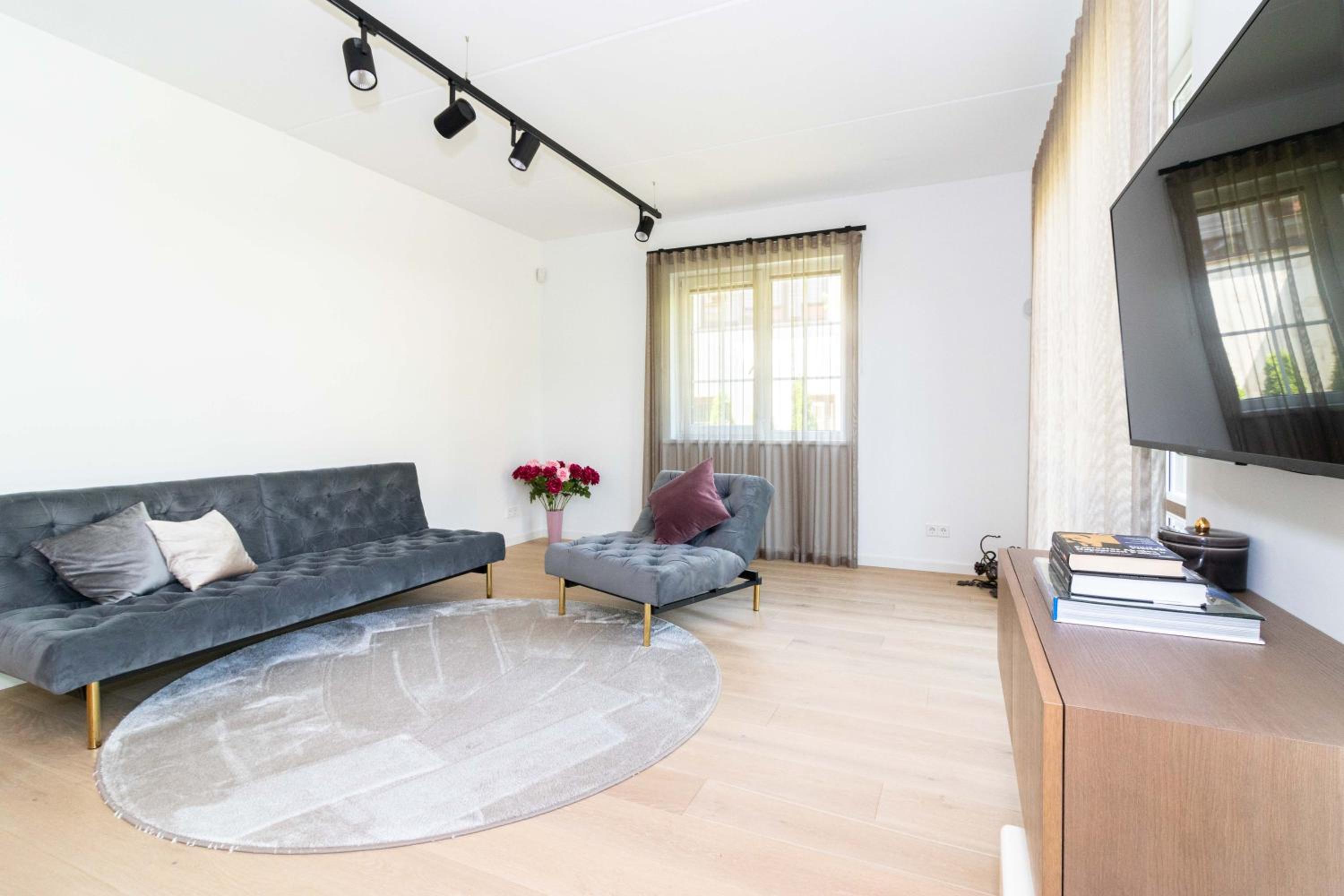 The Tourist 2BD/2BH APT, terrace+parking, by Cohost view 2
