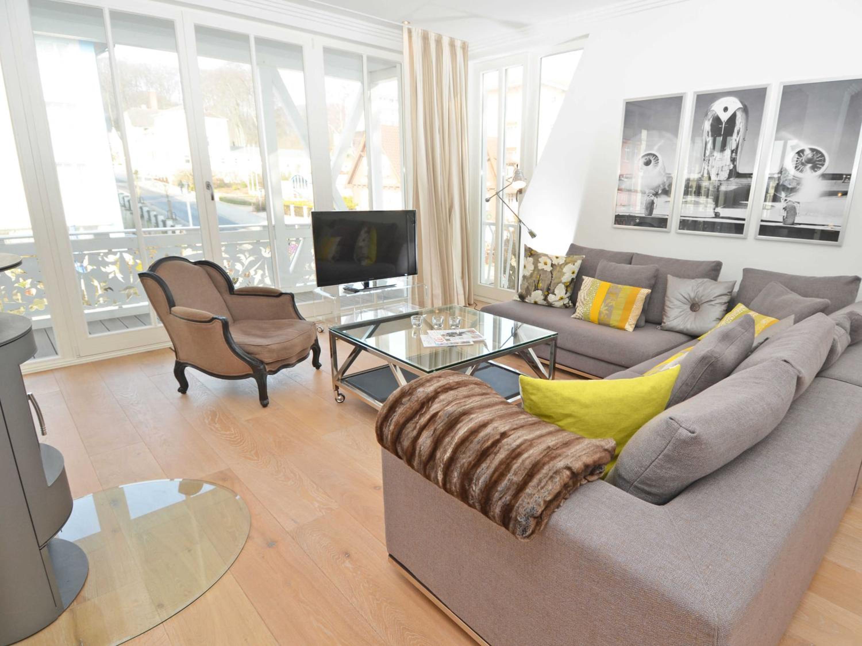 Villa Johanna in Sellin - WG 12 mit Kamin und zwei Balkonen view 2