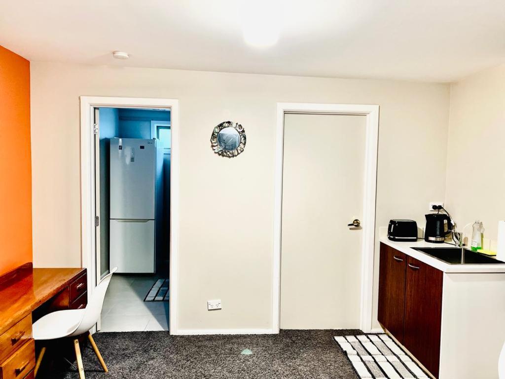 Private studio Auckland Self Checkin and 2 Parking Netflix Prime view 2