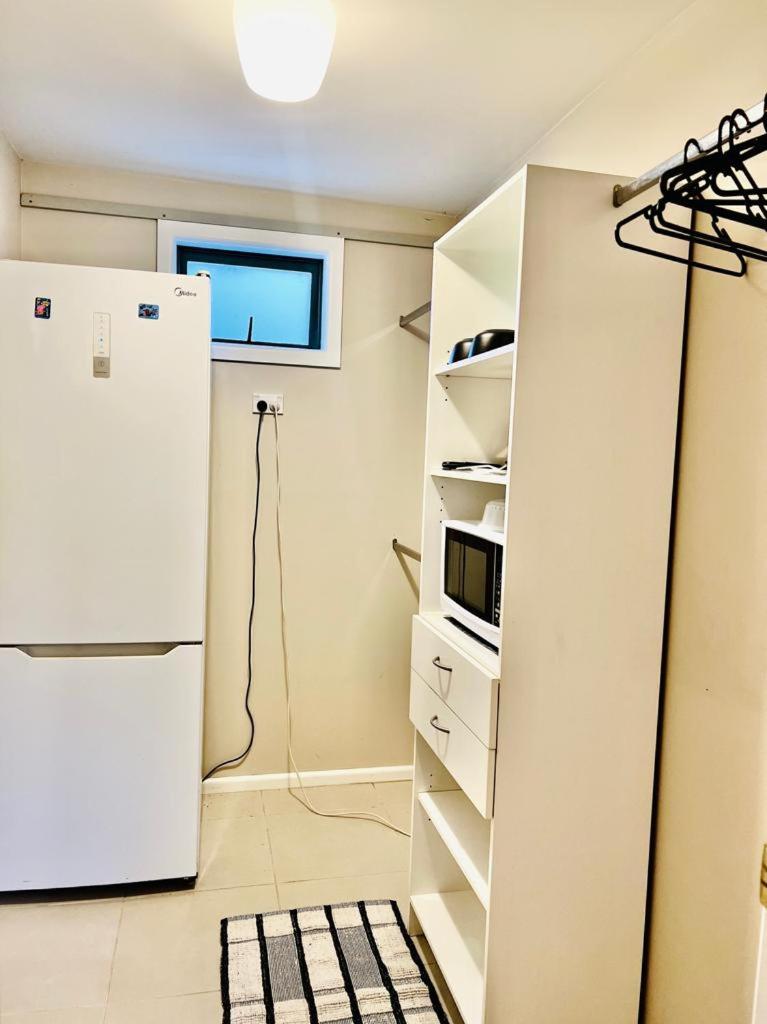 Private studio Auckland Self Checkin and 2 Parking Netflix Prime view 3