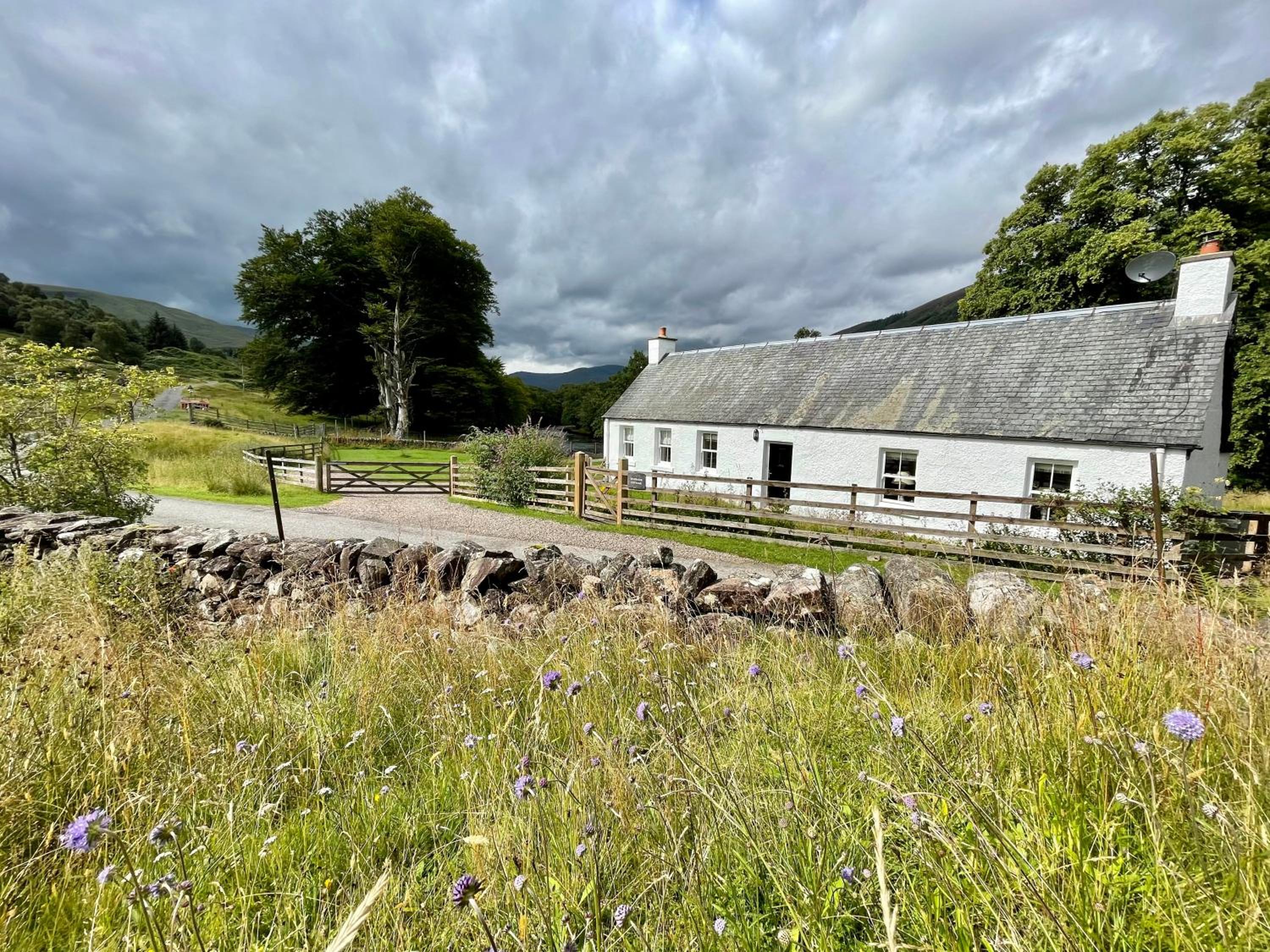 Hotel Riverside Cottage, Bridge of Balgie, Glenlyon, Perthshire - Image 1