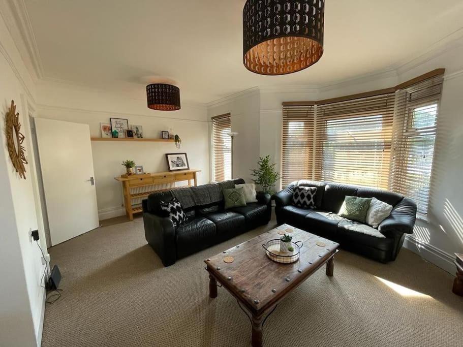 3 bed flat Cardiff Central Location view 5