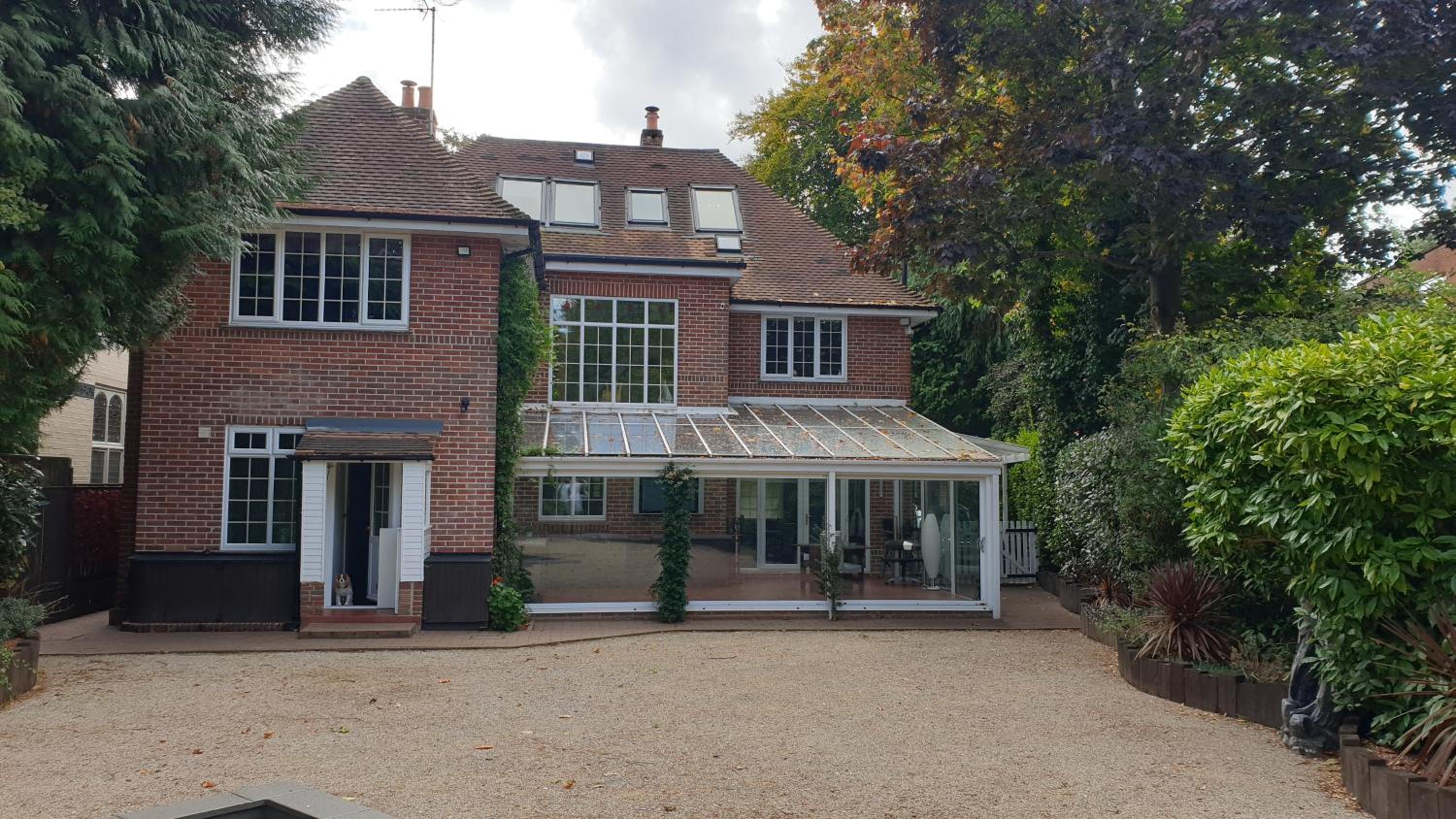 Hotel Little Robin Gate - Free Parking - Central - 10 min Walk to Train Station