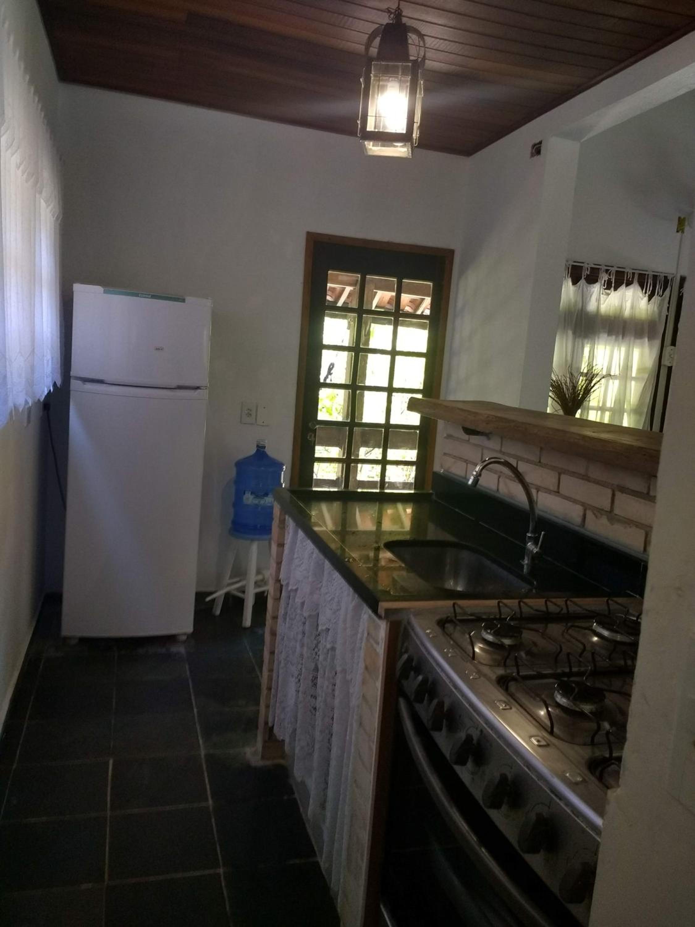 Casa sossegada ao lado da natureza e do mar