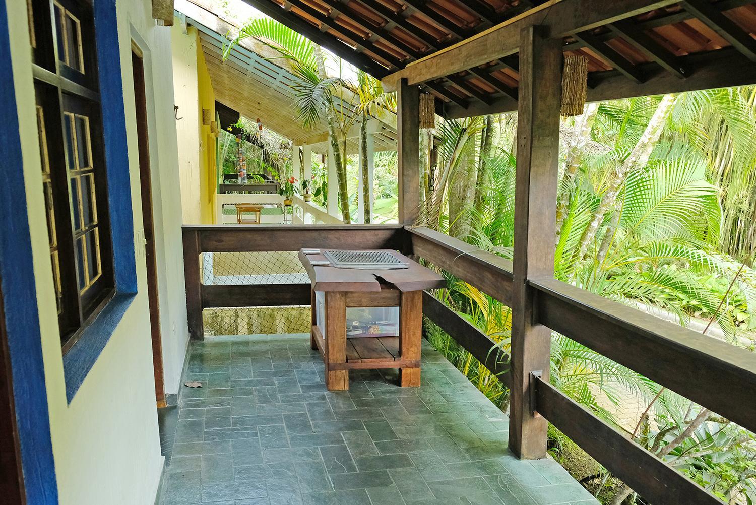 Casa sossegada ao lado da natureza e do mar