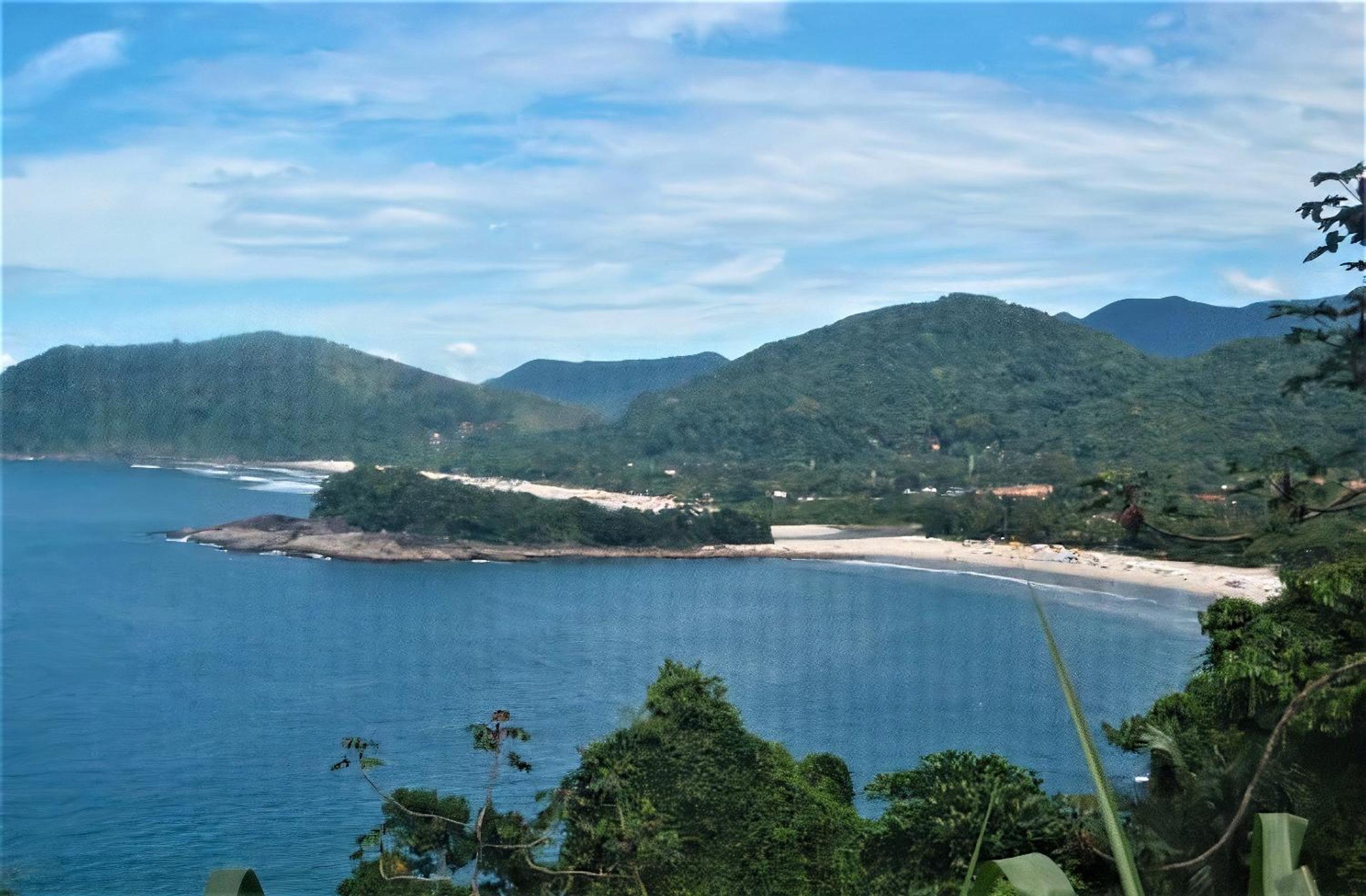 Casa sossegada ao lado da natureza e do mar